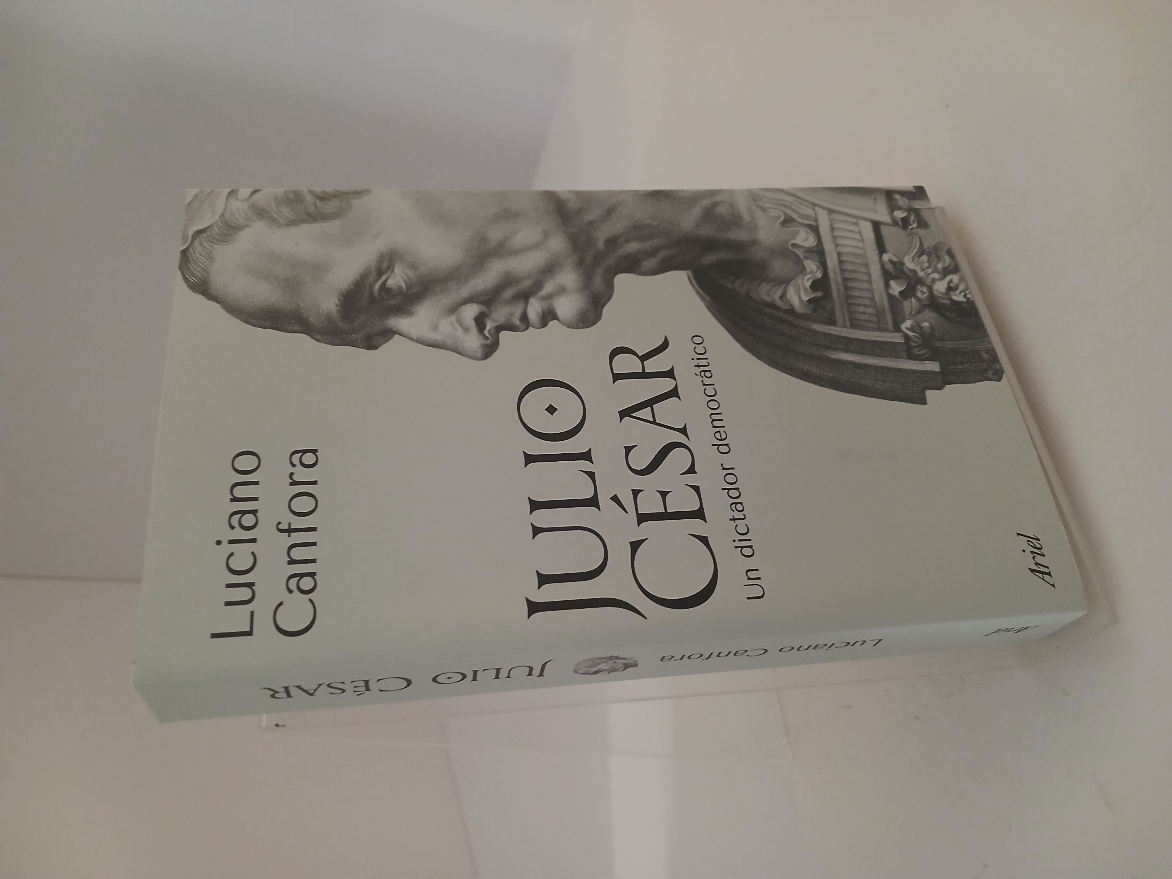 Portada de Julio César: Un dictador democrático