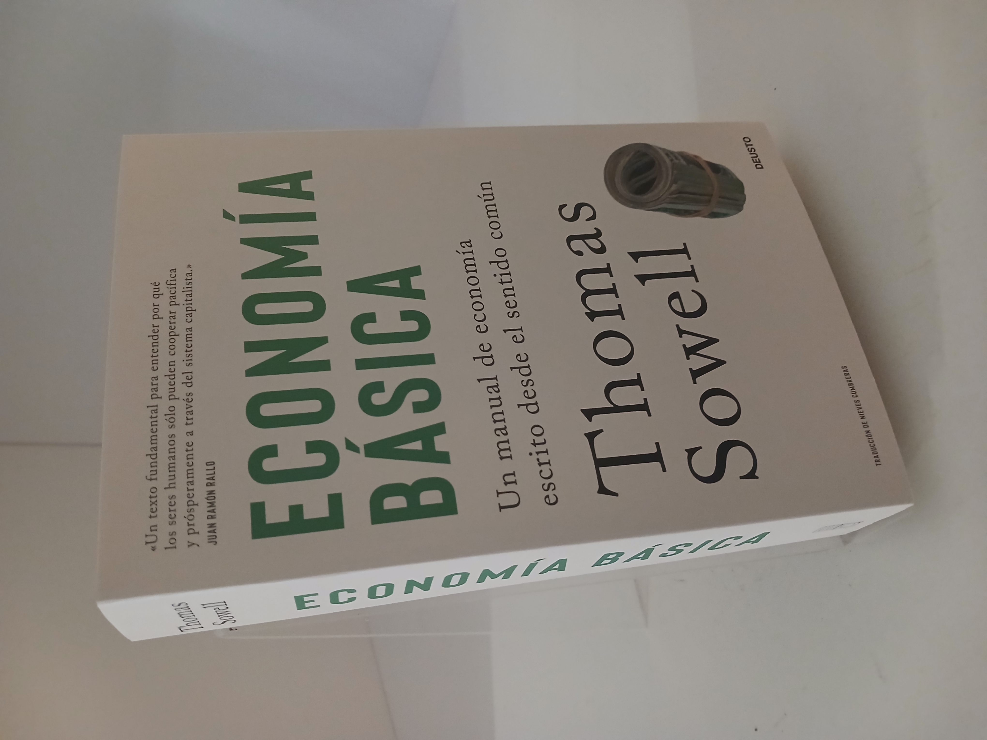 Portada de Economía básica: Un manual de economía escrito desde el sentido común