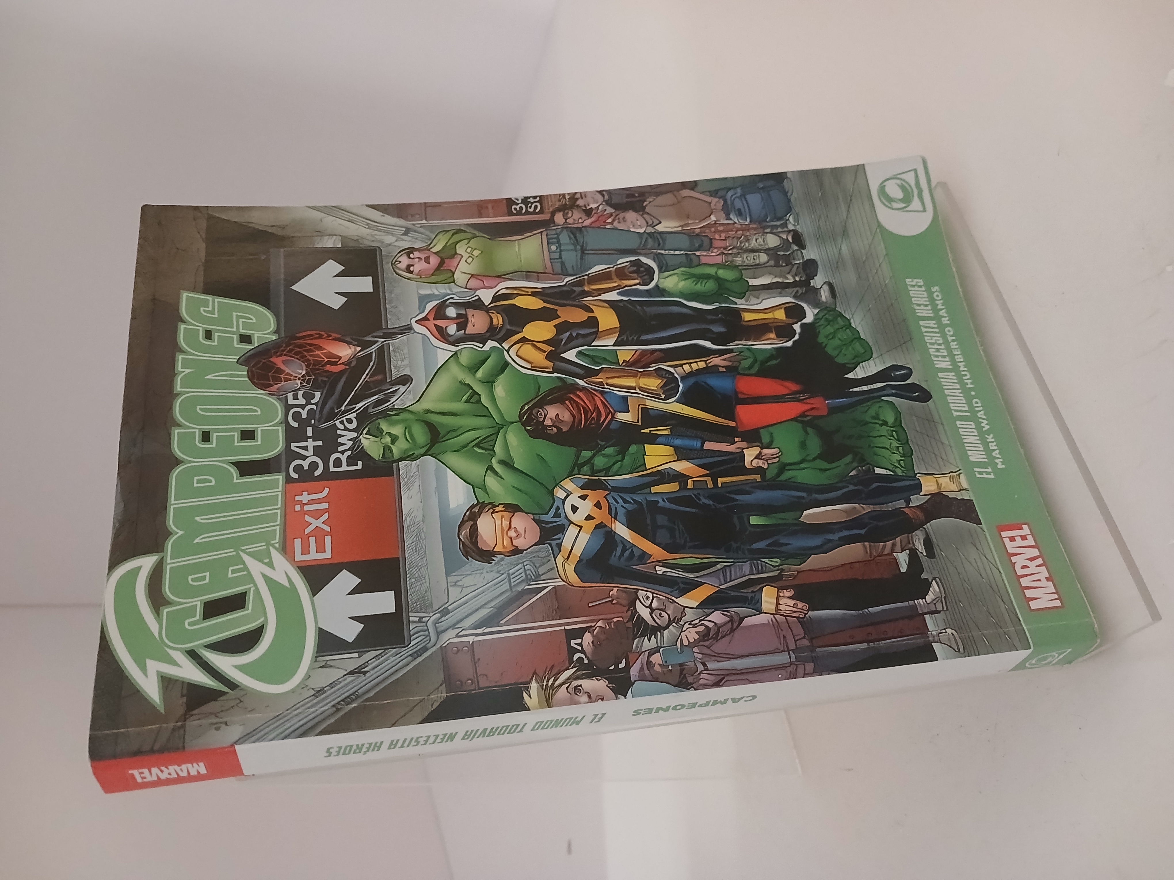Portada de CAMPEONES 01: EL MUNDO TODAVIA NECESITA HÉROES