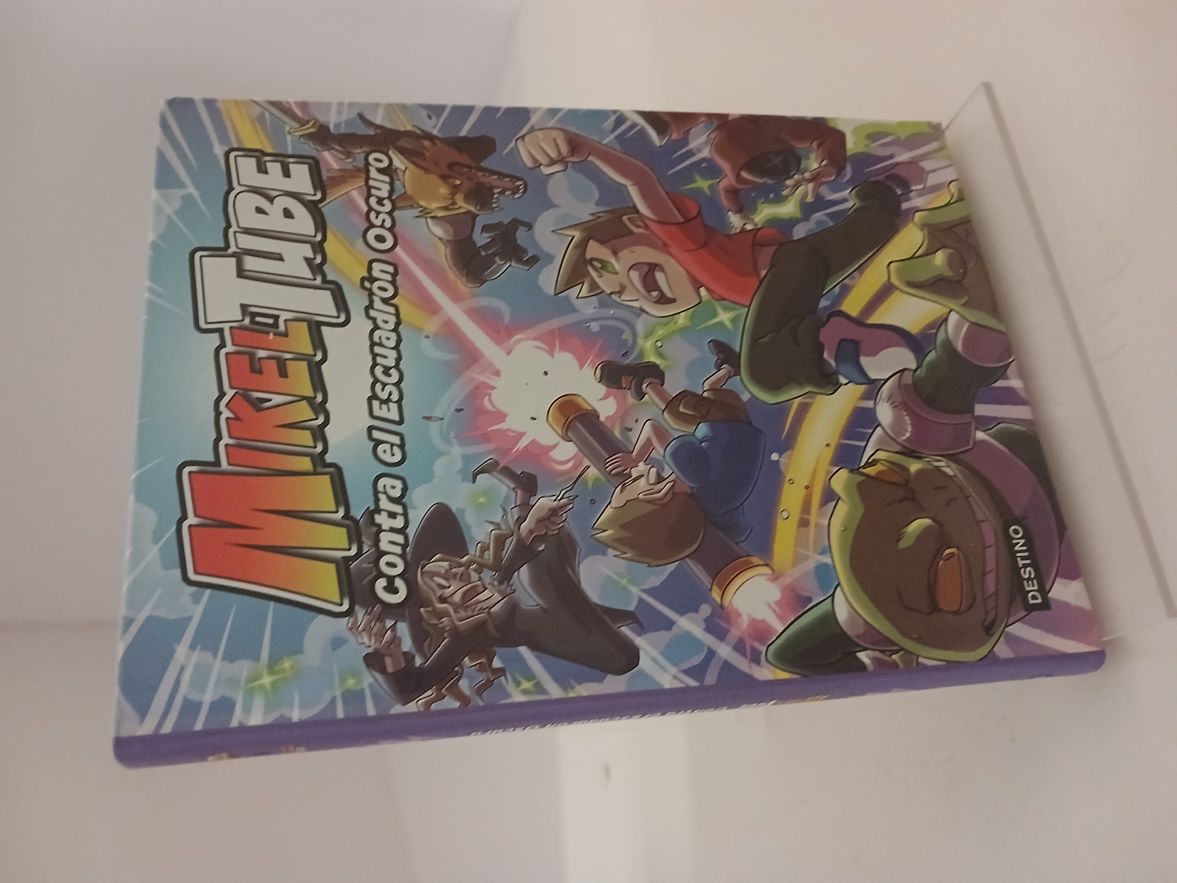 Portada de MikelTube 6. Contra el Escuadrón Oscuro