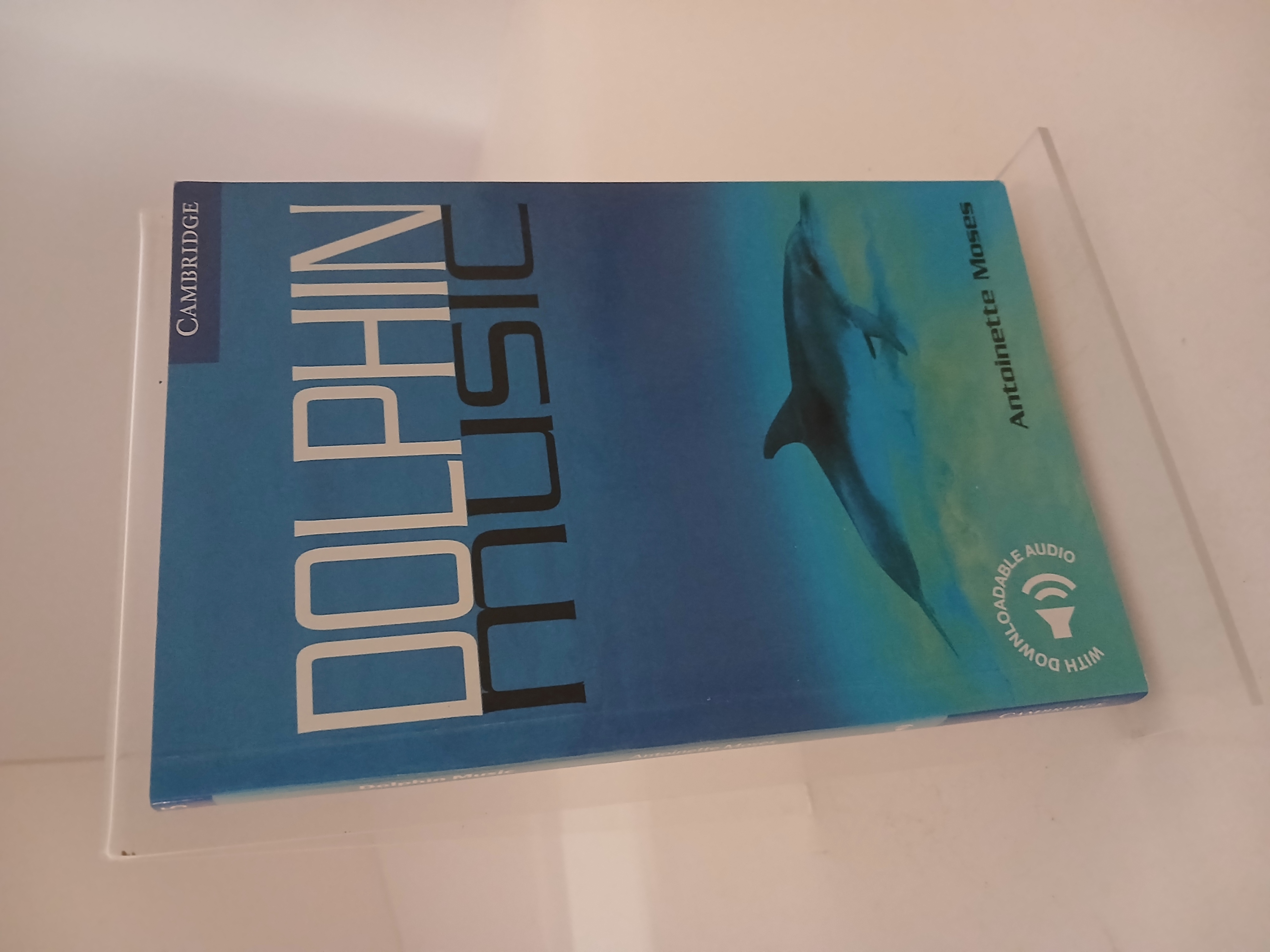 Portada de Dolphin Music Level 5 (Cambridge English Readers)