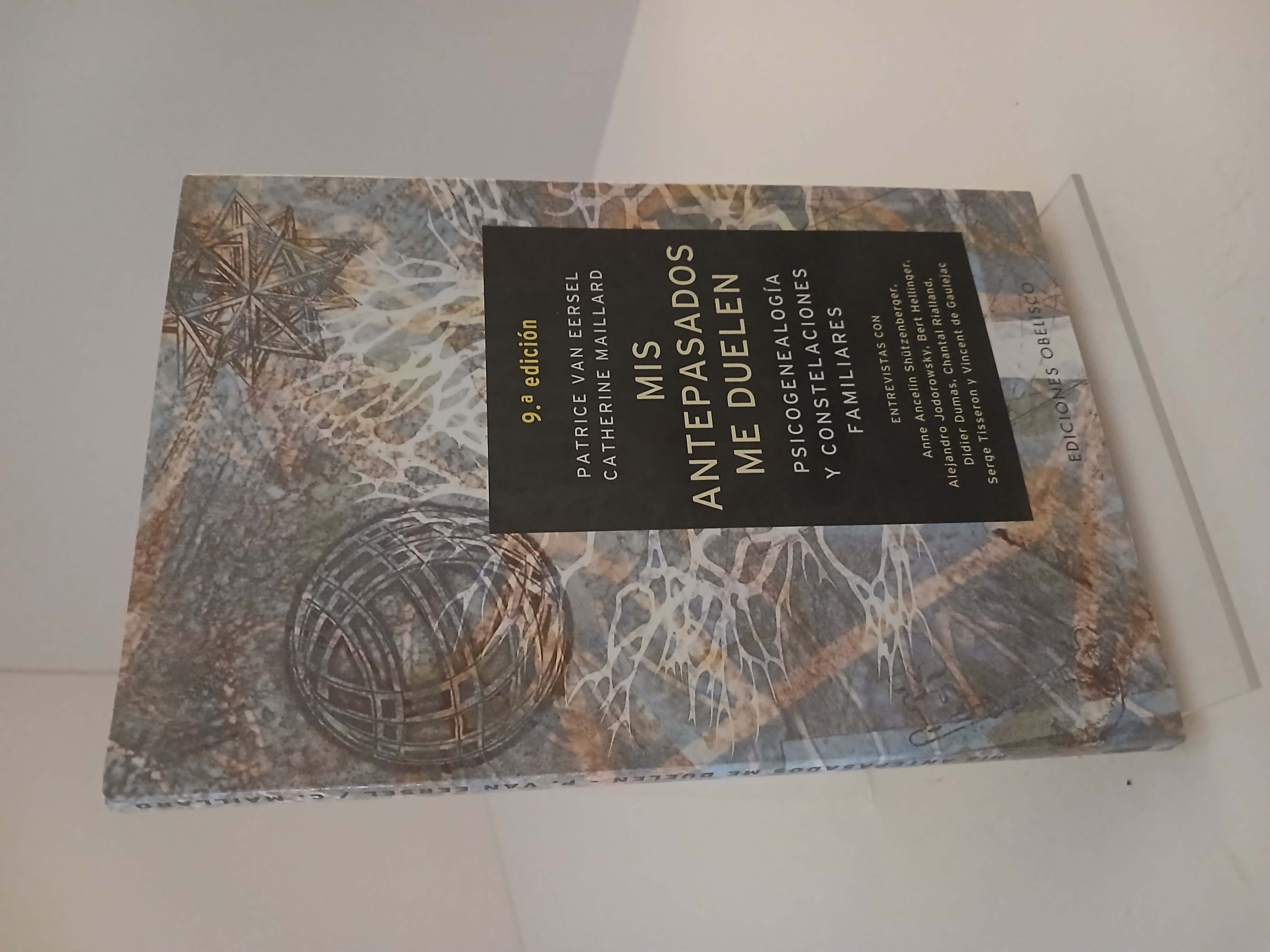 Portada de Mis Antepasados Me Duelen La Psicogenealogia y Constelaciones Familiares