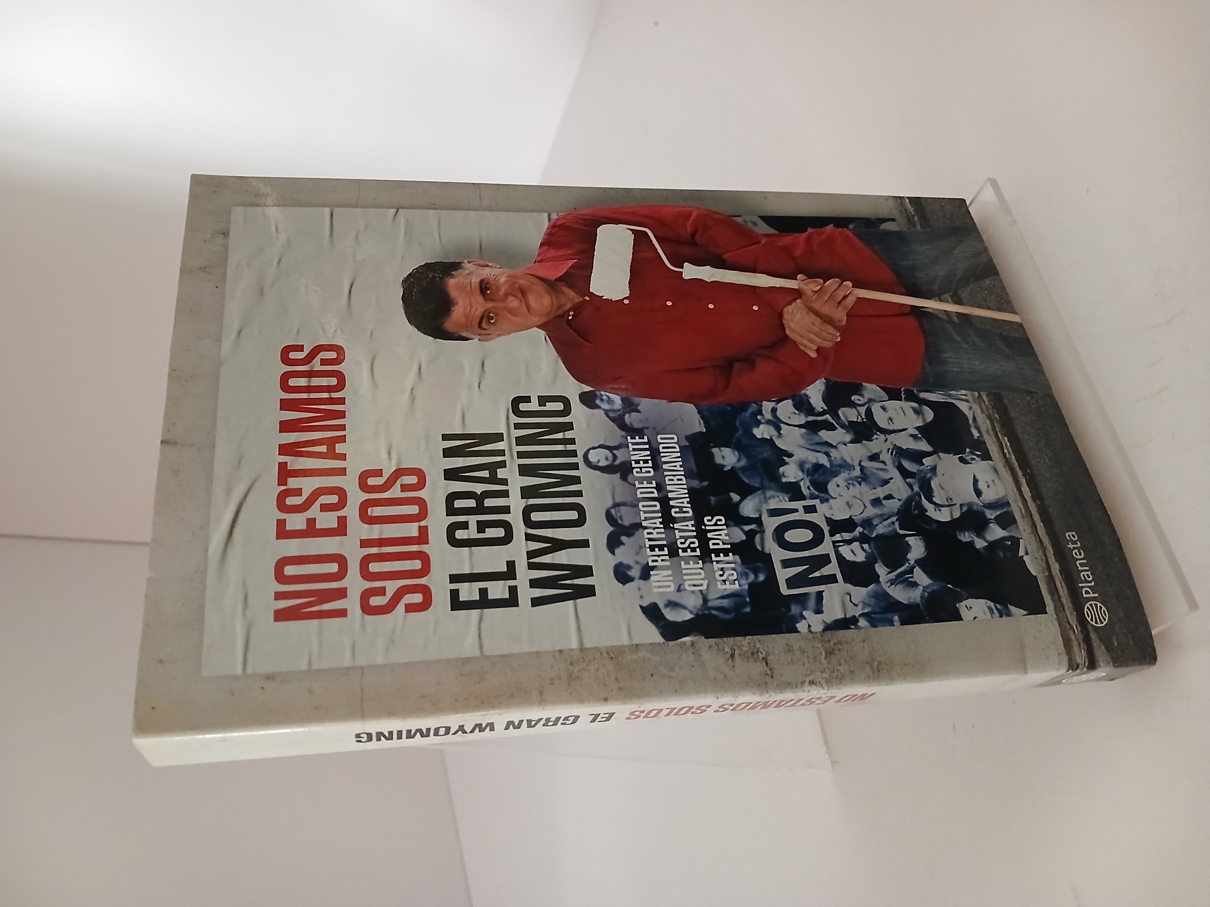 Portada de No estamos solos: un retrato de gente que está cambiando el mundo
