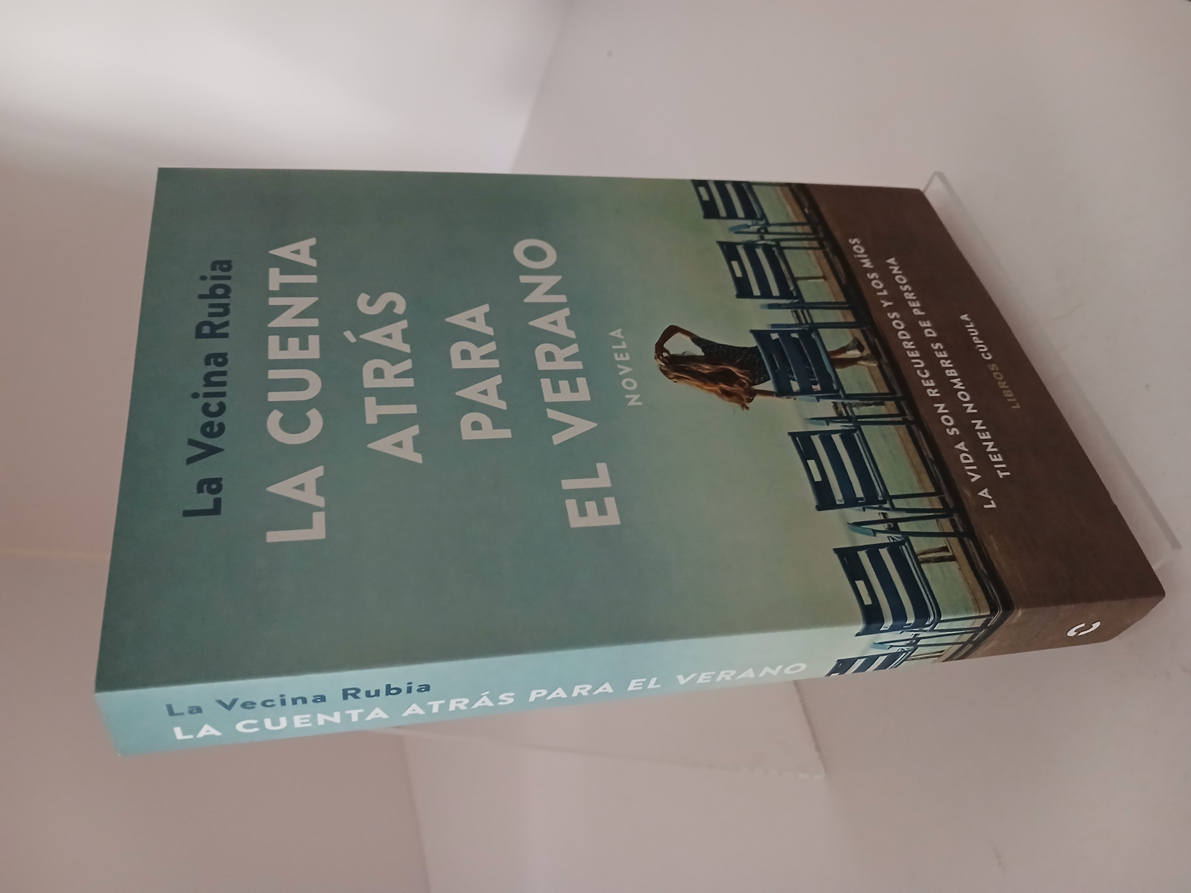Portada de La cuenta atrás para el verano: novela : la vida son recuerdos y los míos tienen nombres de persona