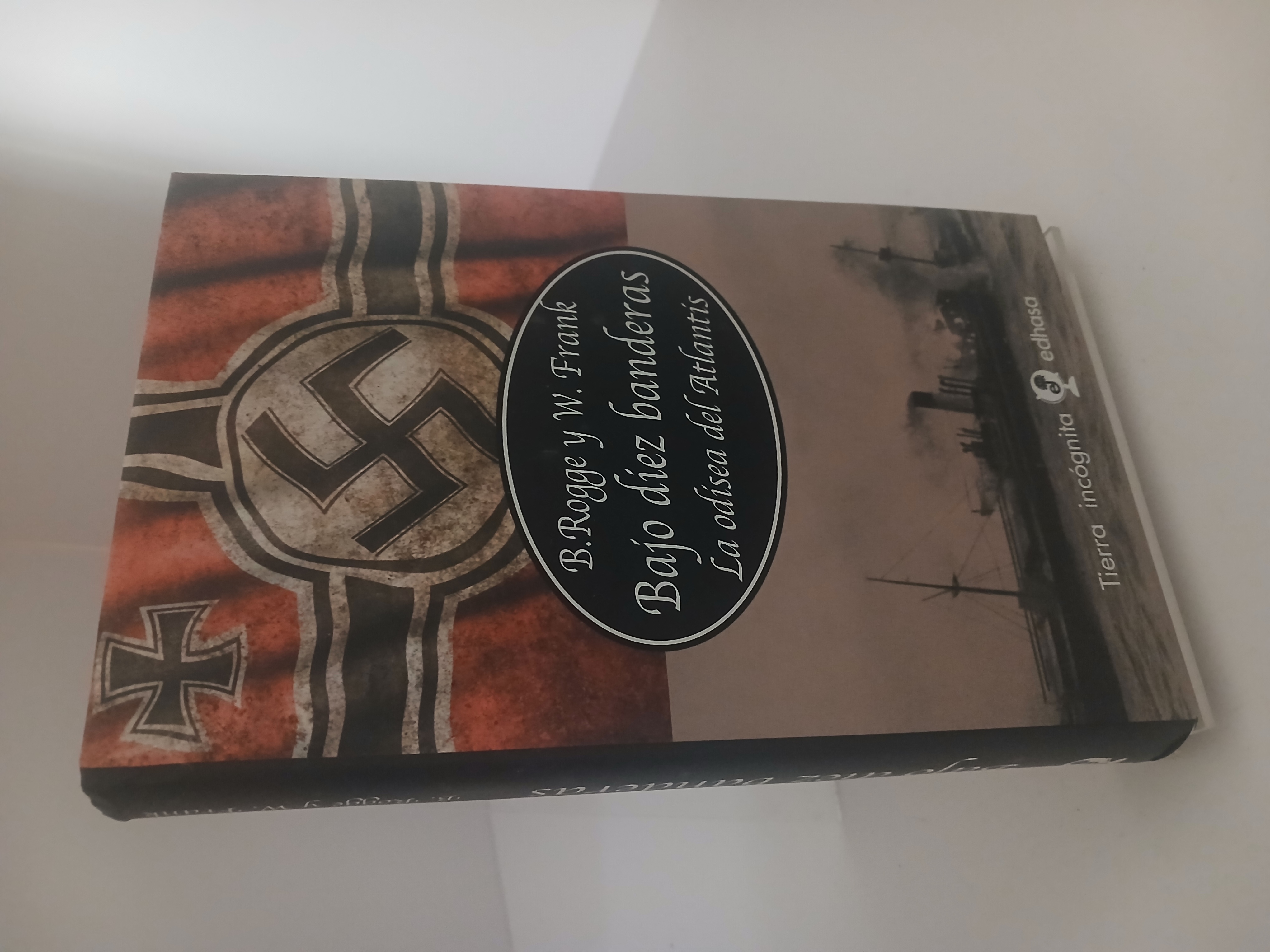 Portada de Bajo diez banderas