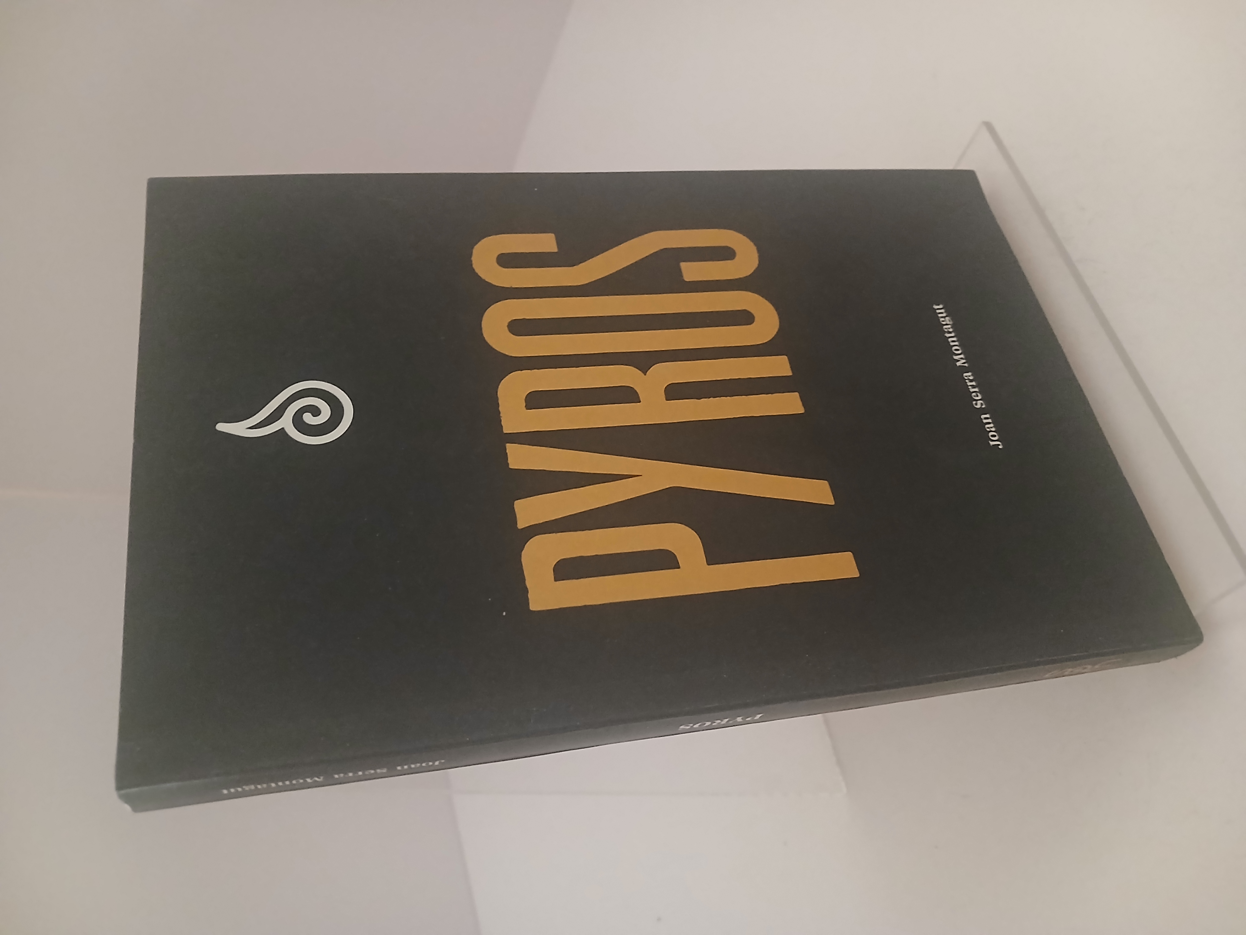 Portada de Pyros