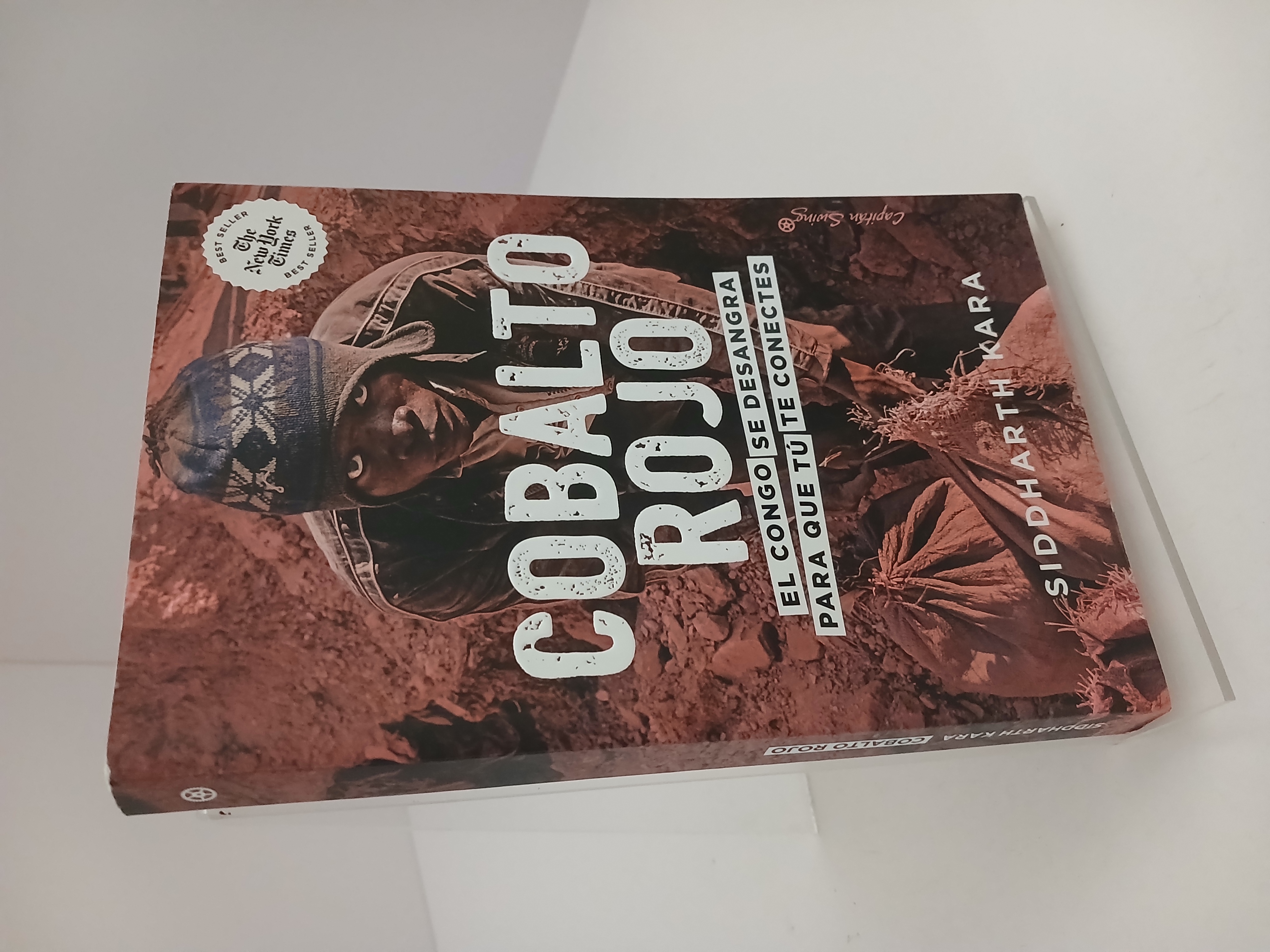 Portada de Cobalto rojo: el Congo se desangra para que tú te conectes