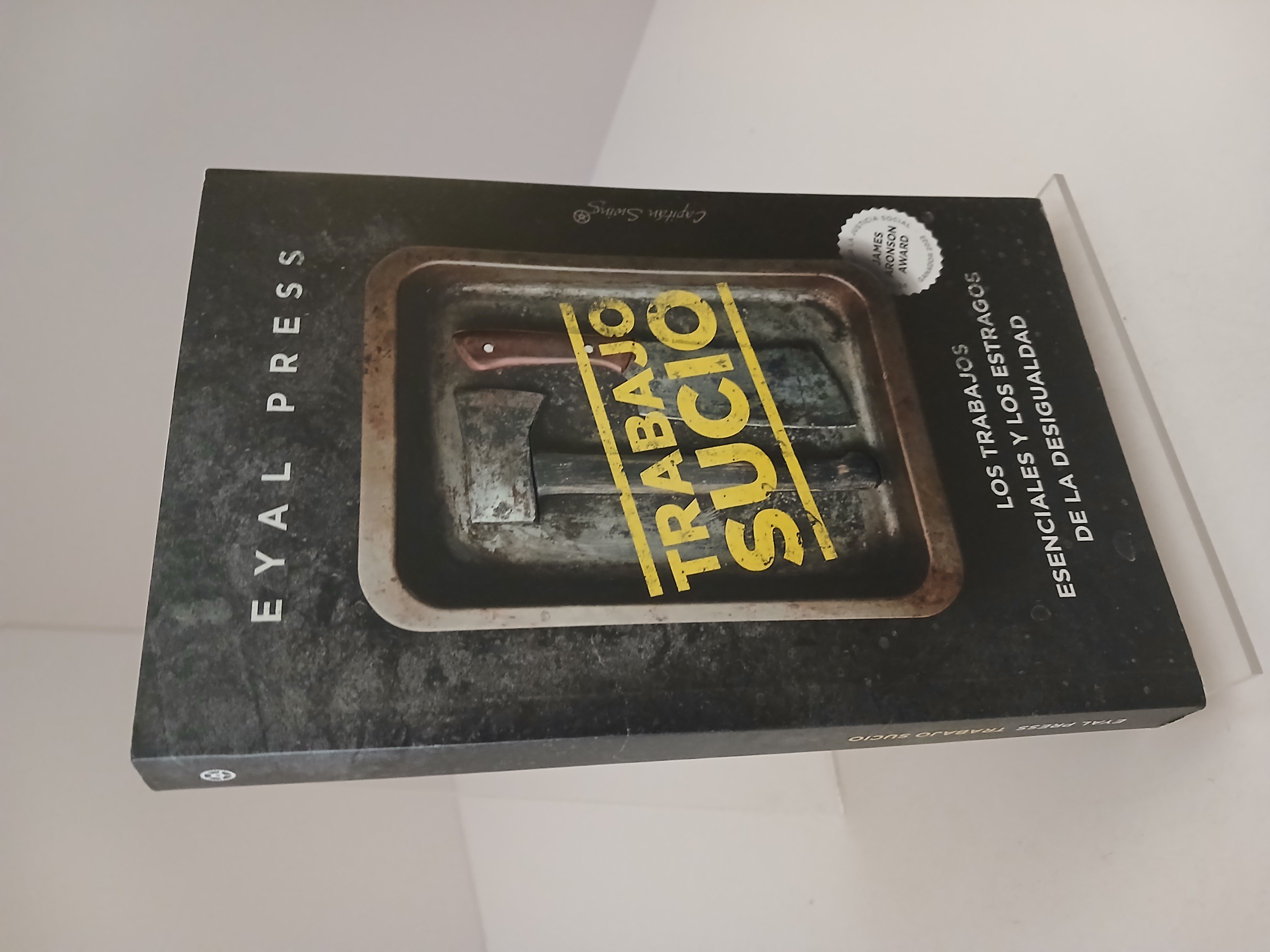 Portada de Trabajo sucio: los trabajos esenciales y los estragos de la desigualdad