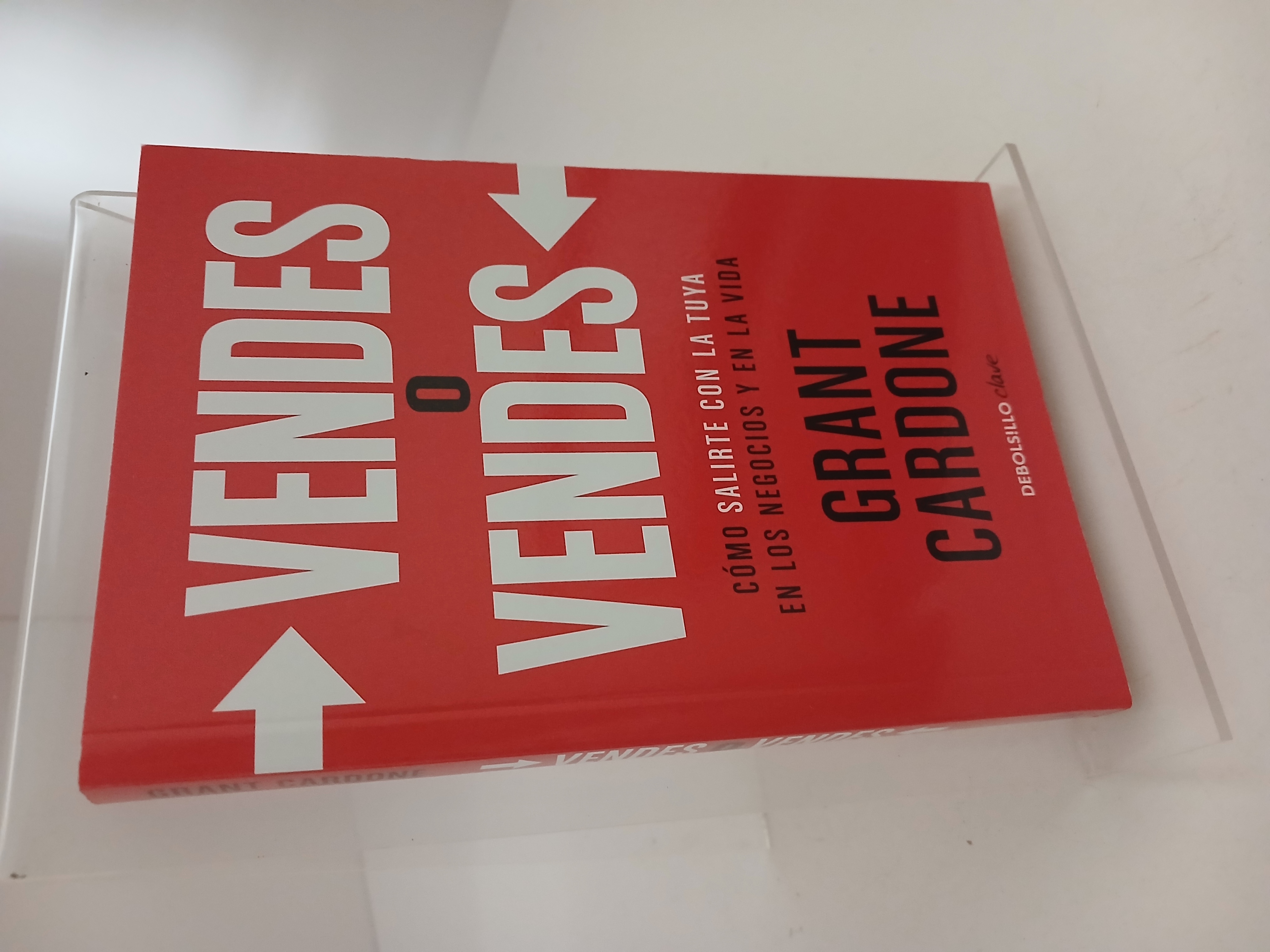 Portada de Vendes o vendes: cómo salirte con la tuya en los negocios y en la vida