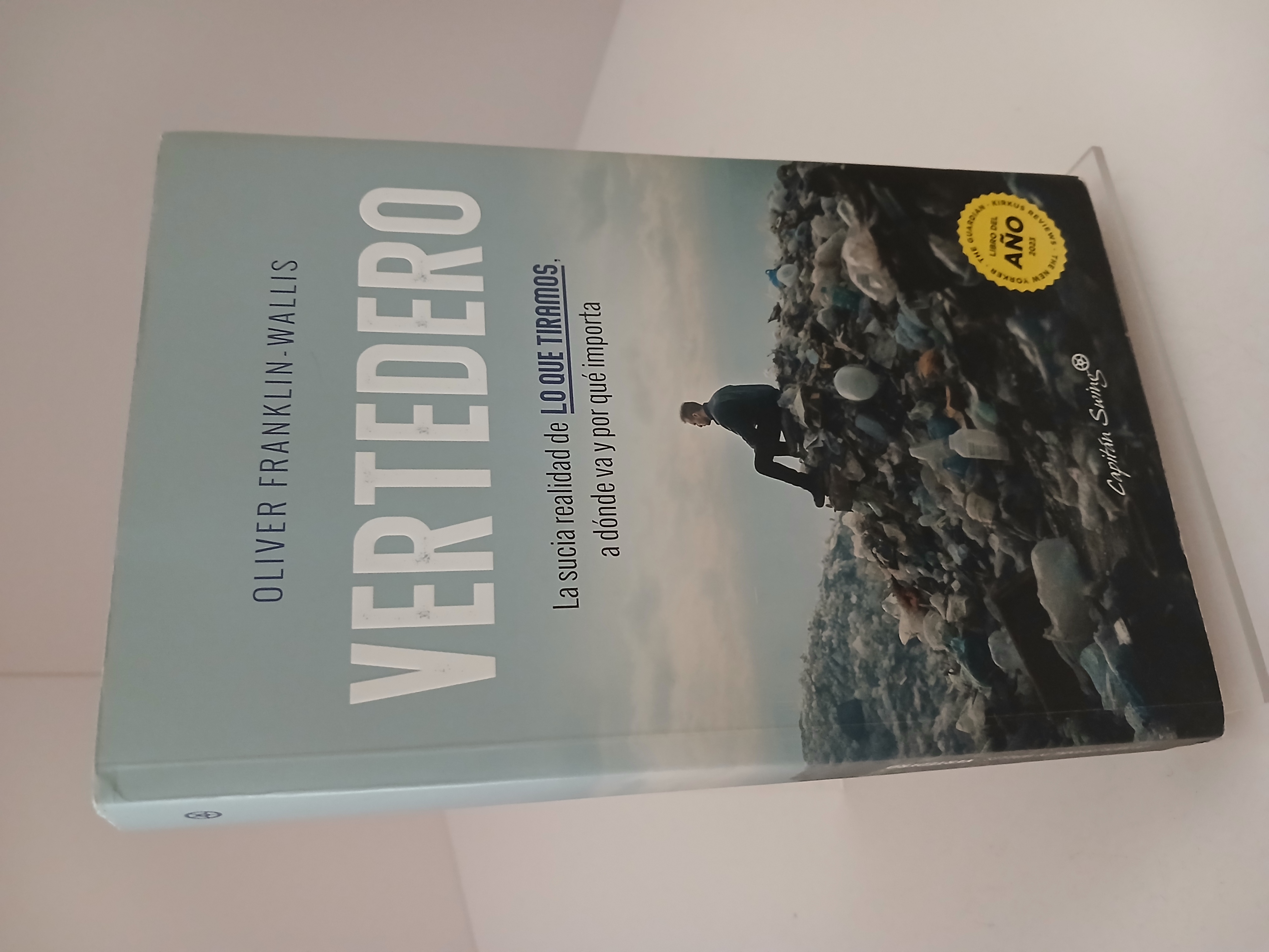 Portada de Vertedero: la sucia realidad de lo que tiramos, a dónde va y por qué importa