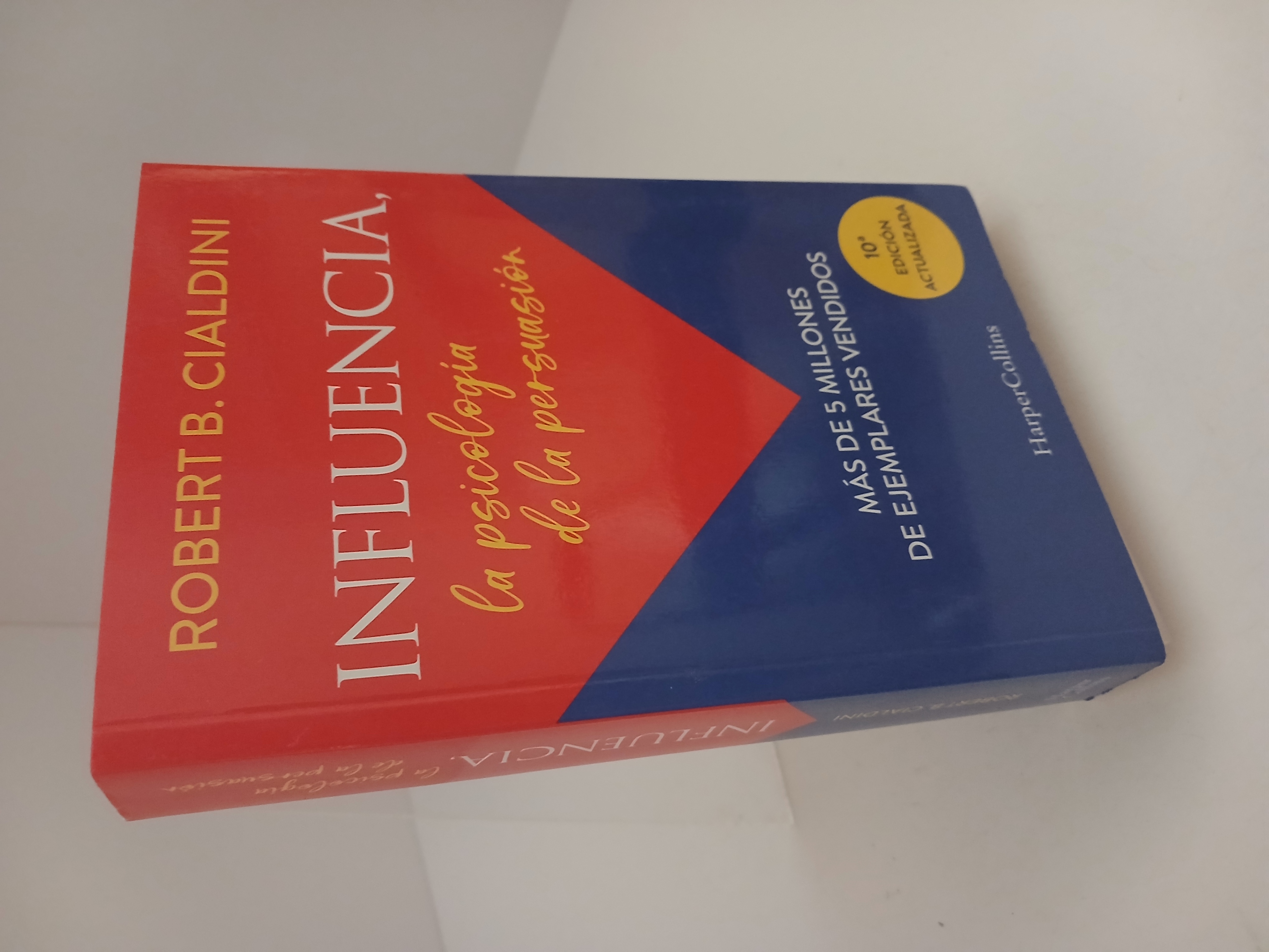 Portada de Influencia, la psicología de la persuasión