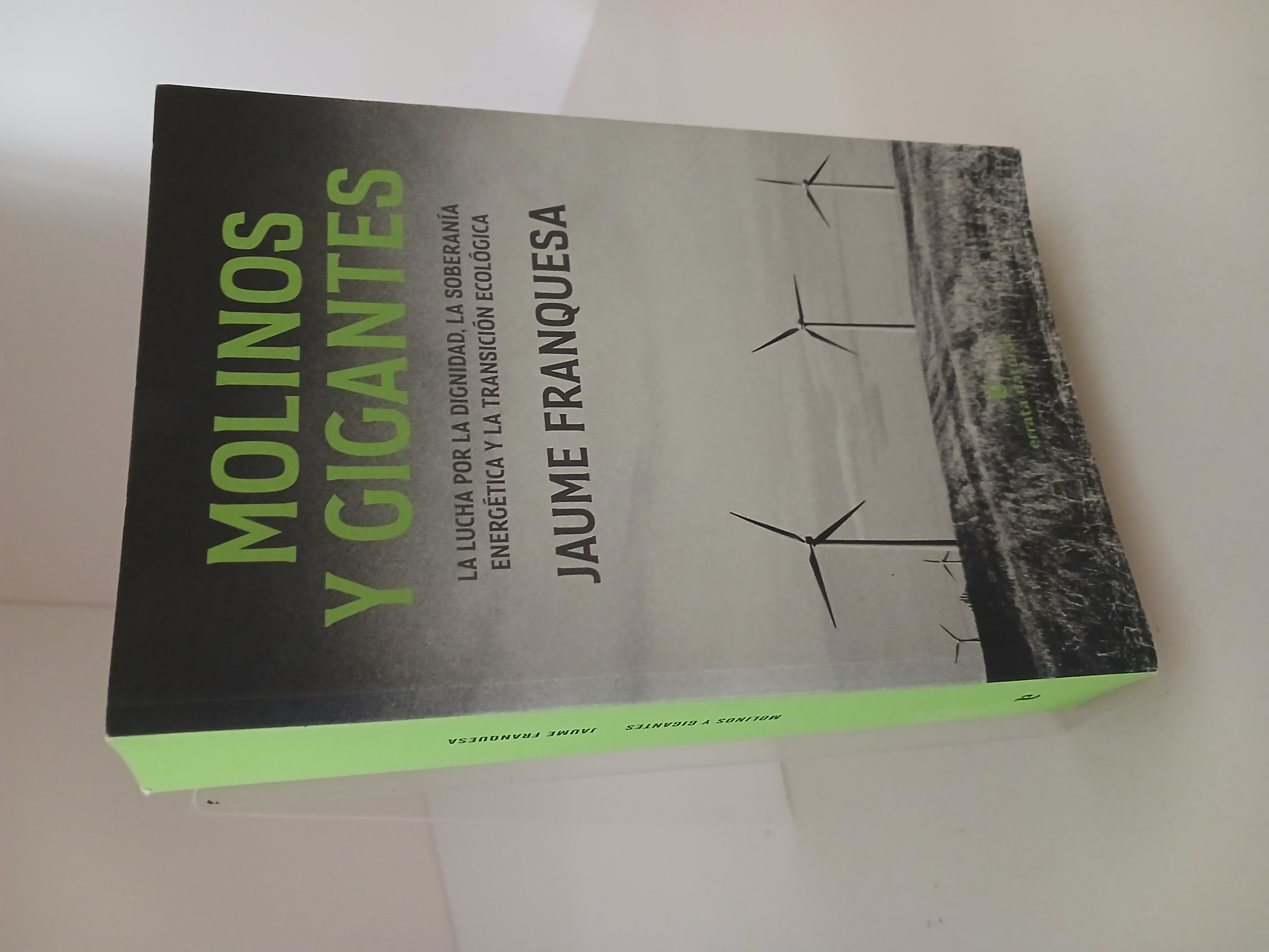 Portada de Molinos y gigantes: la lucha por la dignidad, la soberanía energética y la transición ecológica