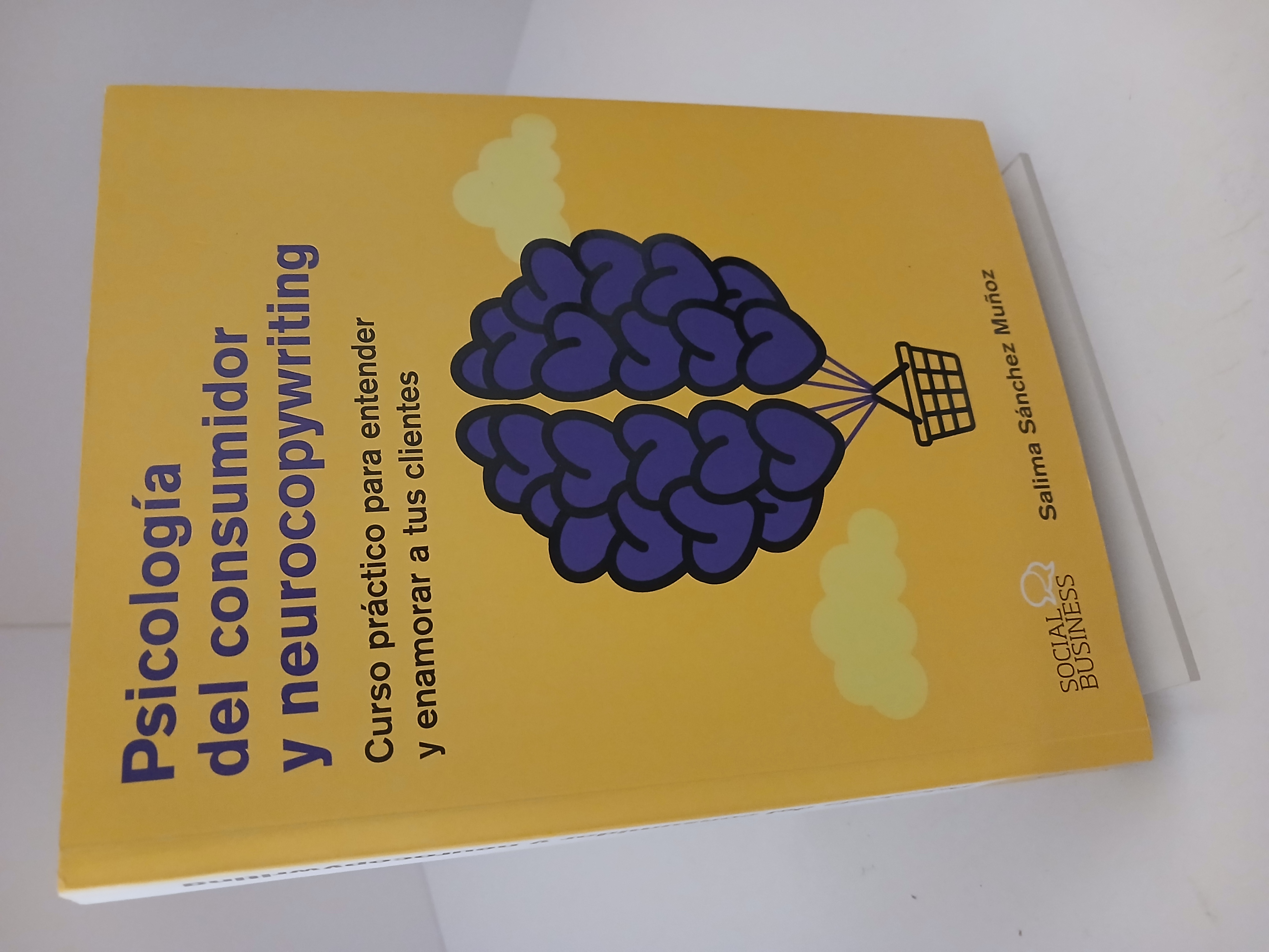 Portada de Psicología del consumidor y neurocopywriting: curso práctico para entender y enamorar a tus clientes