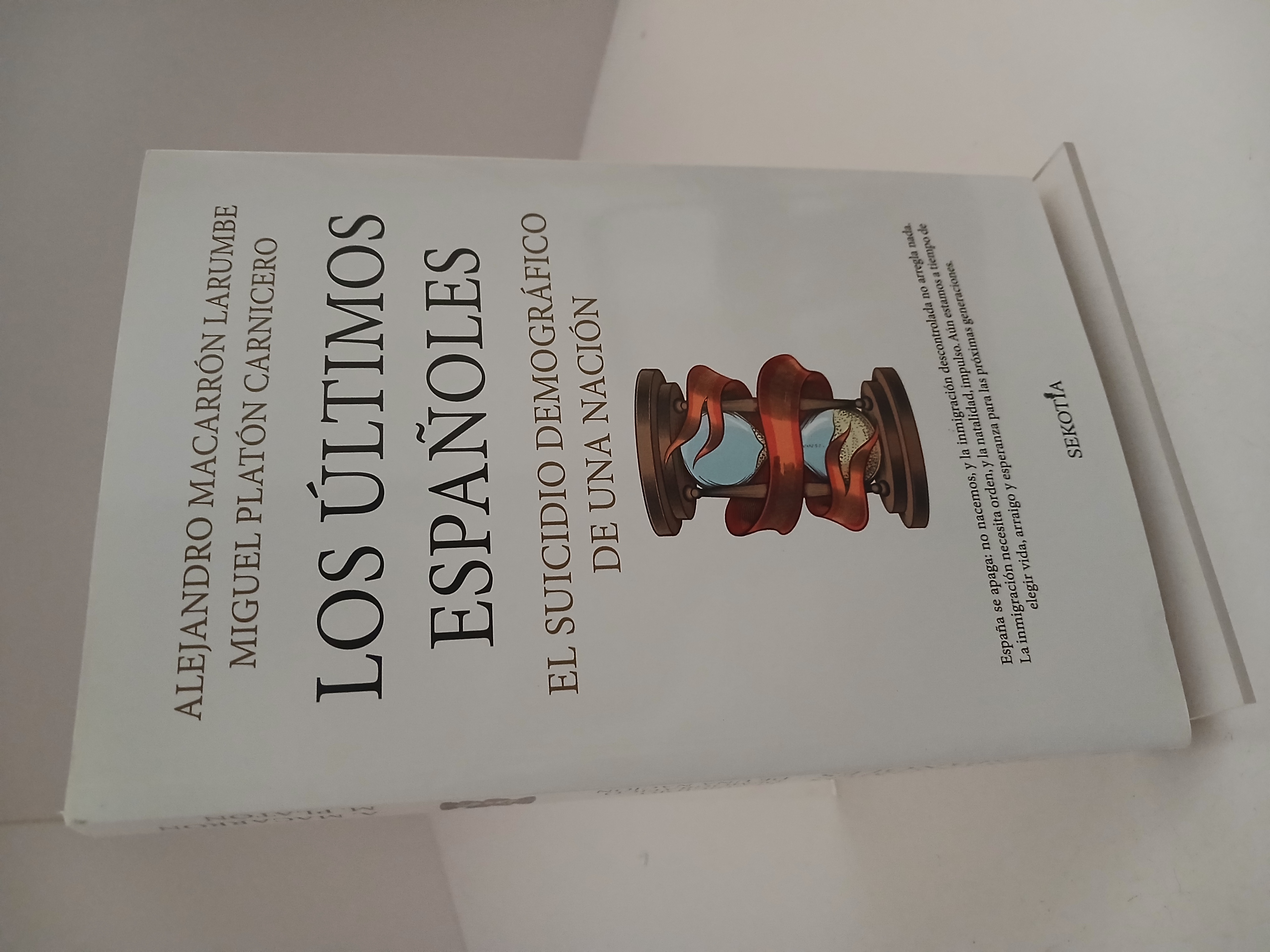 Portada de Los últimos españoles
