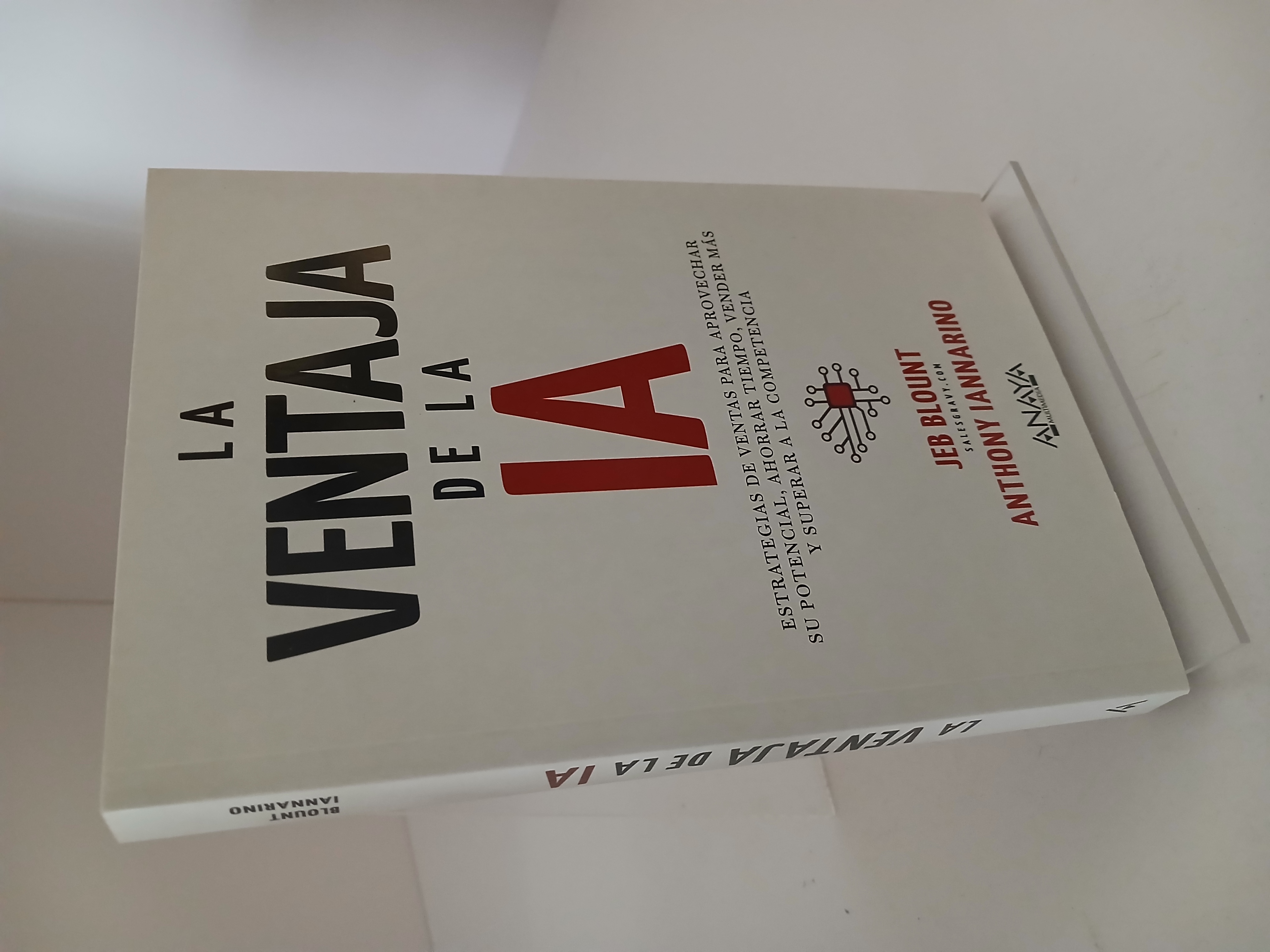 Portada de La ventaja de la IA: estrategias de ventas para aprovechar su potencial, ahorrar tiempo, vender más y aplastar a la competencia