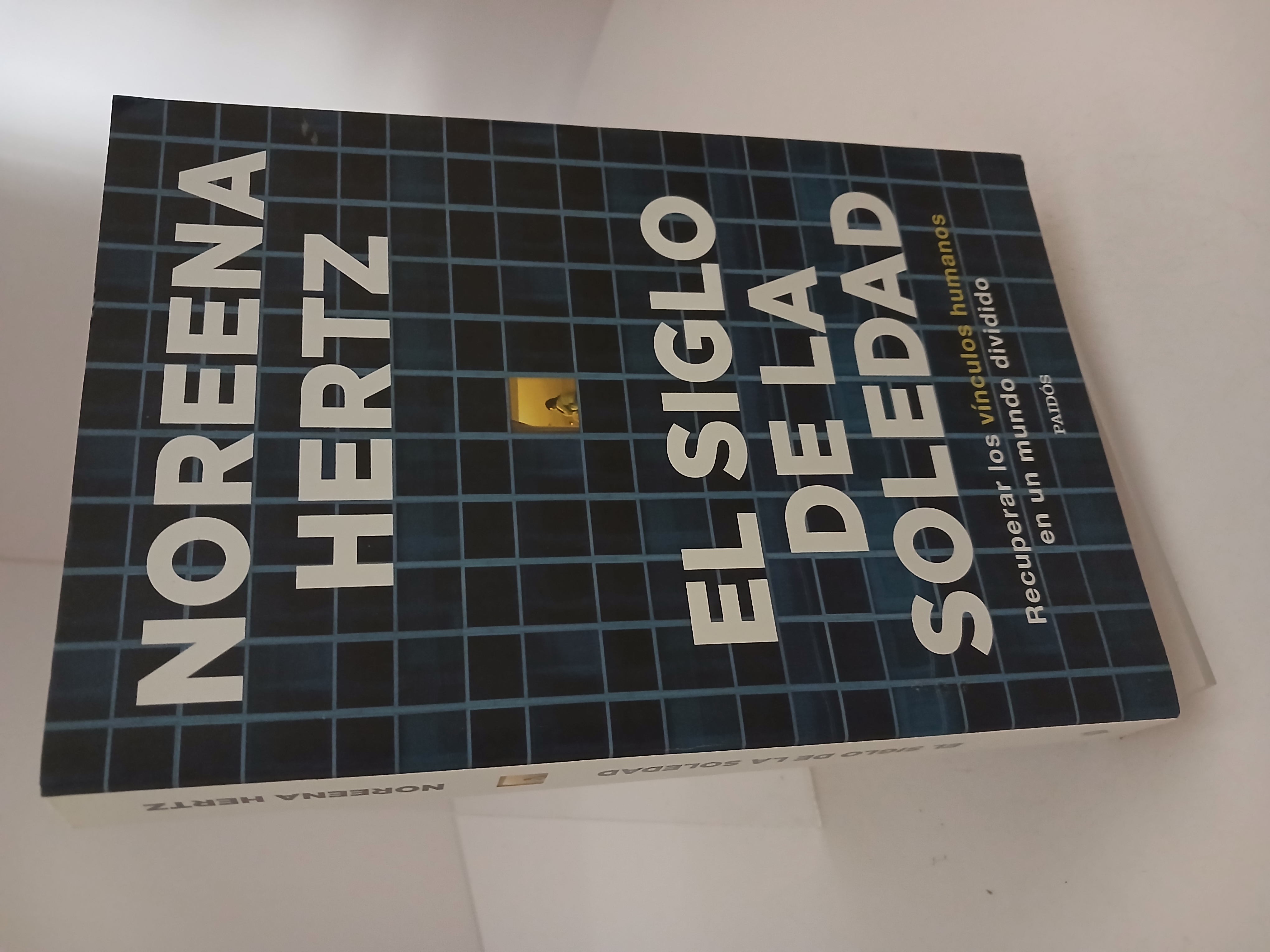 Portada de El siglo de la soledad: recuperar los vínculos humanos en un mundo dividido