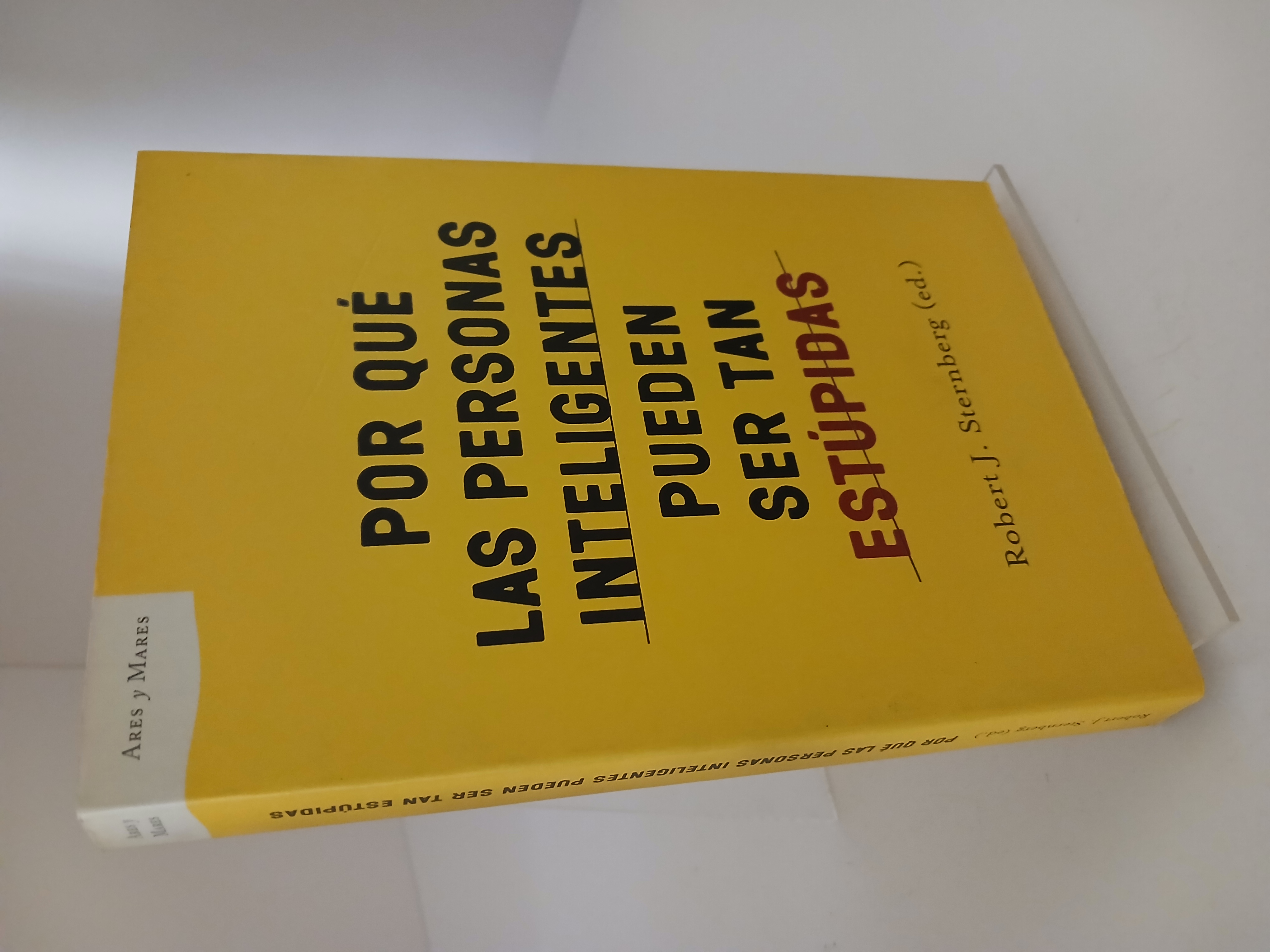 Portada de Por qué las personas inteligentes pueden ser tan estúpidas