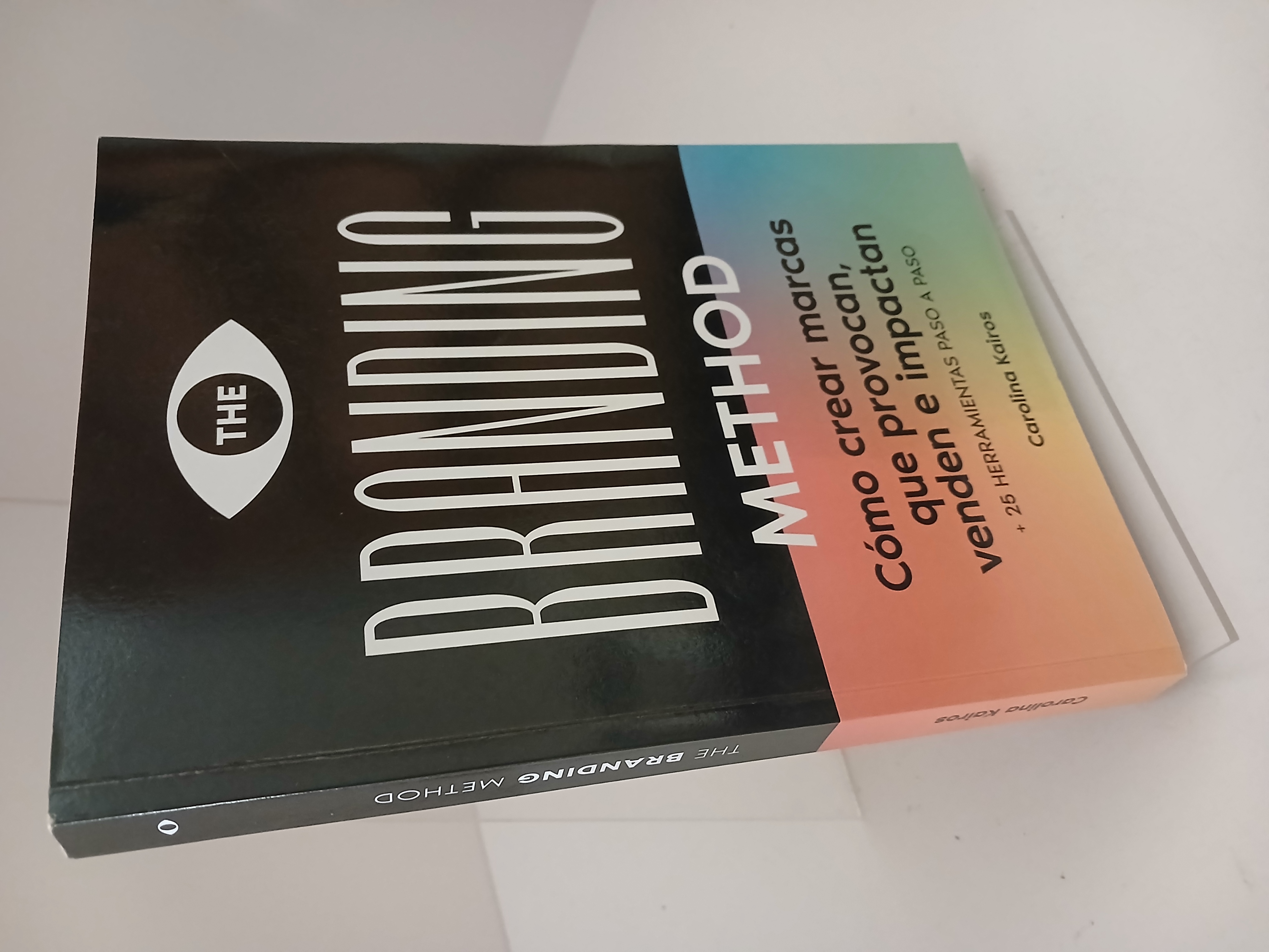 Portada de The branding method cómo crear marcas que provocan, venden e impactan : + 25 herramientas paso a paso