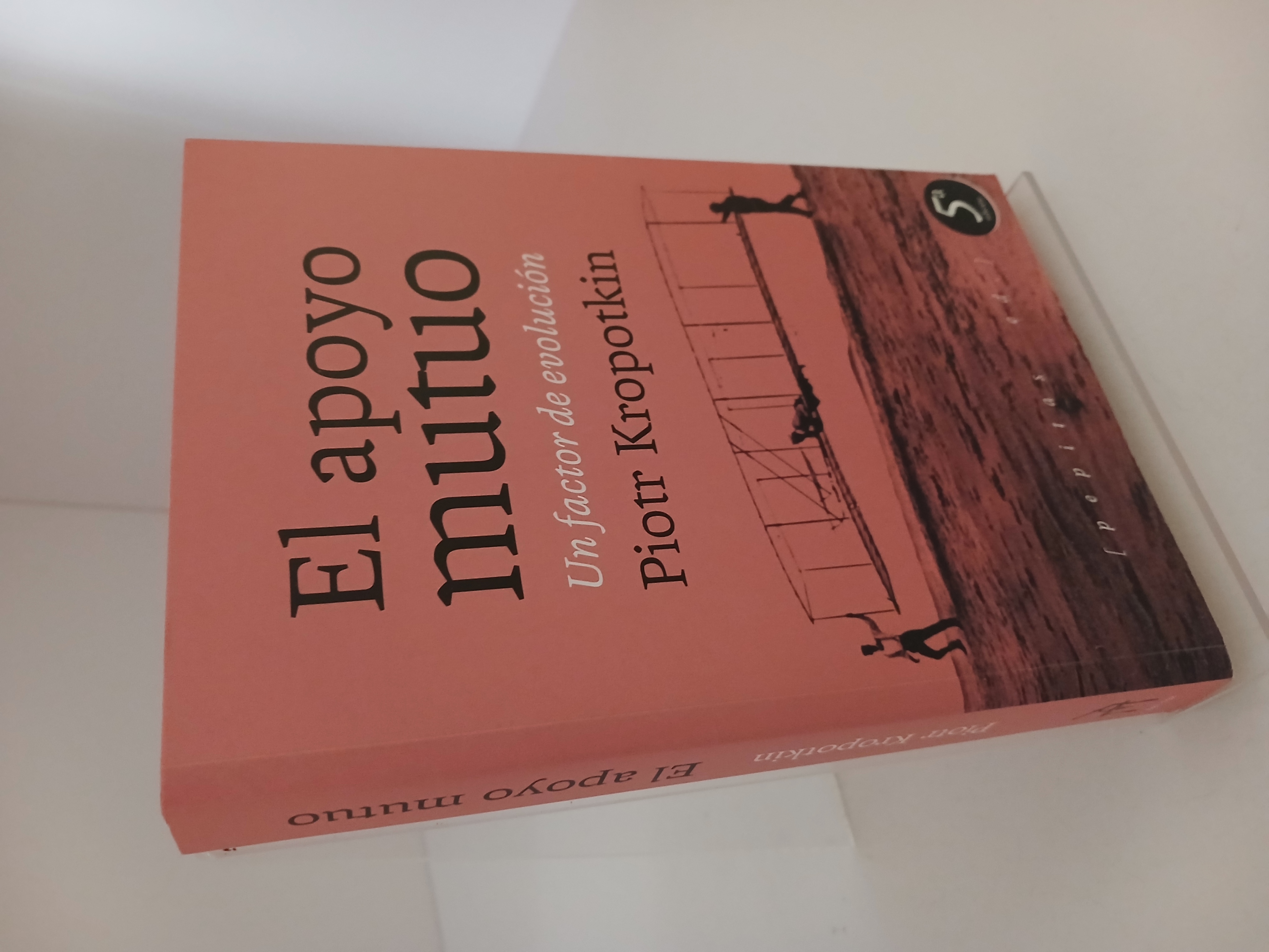 Portada de El apoyo mutuo: un factor de evolución seguido de Charles Darwin