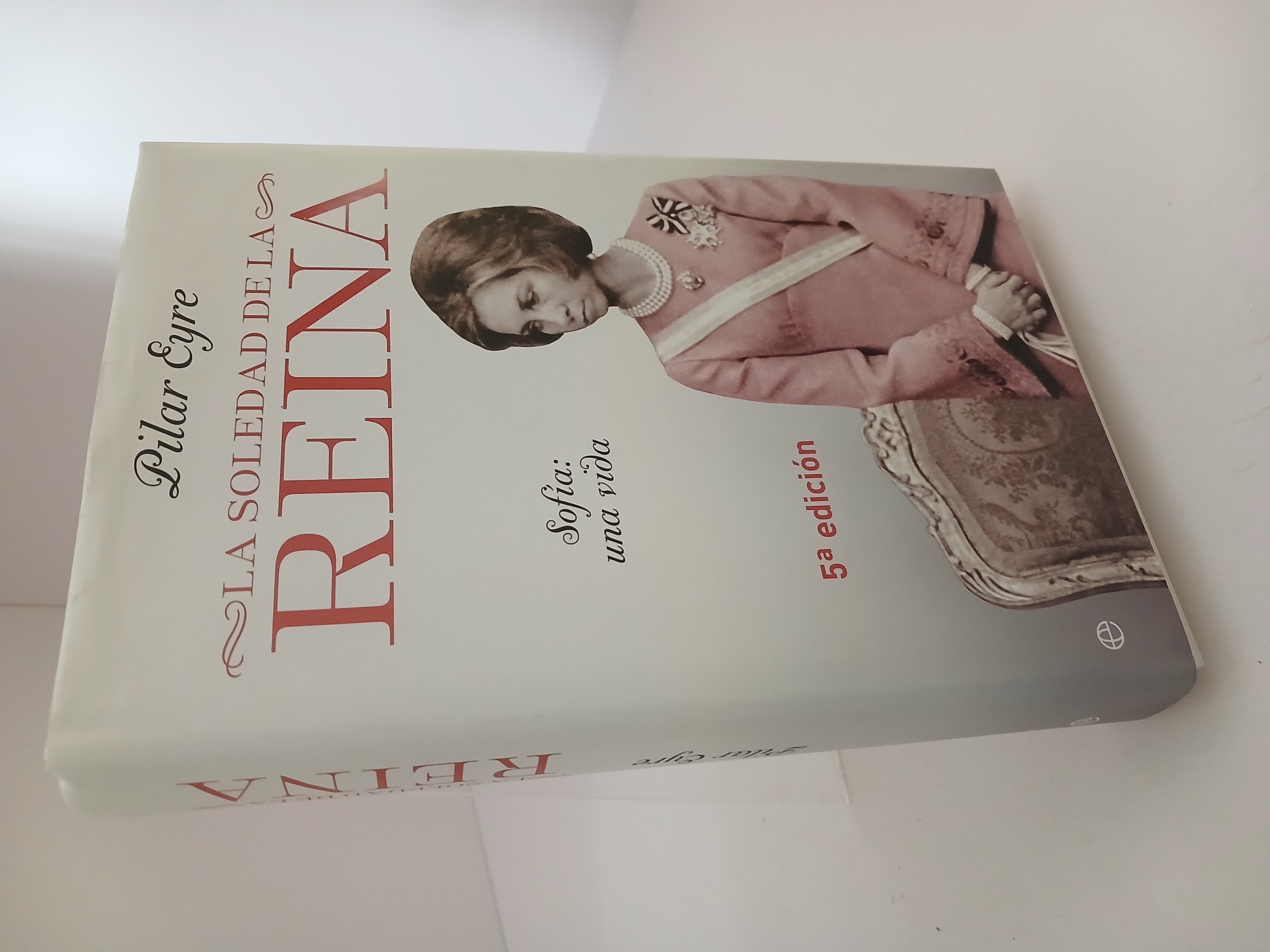 Portada de La soledad de la reina Sofía : una vida