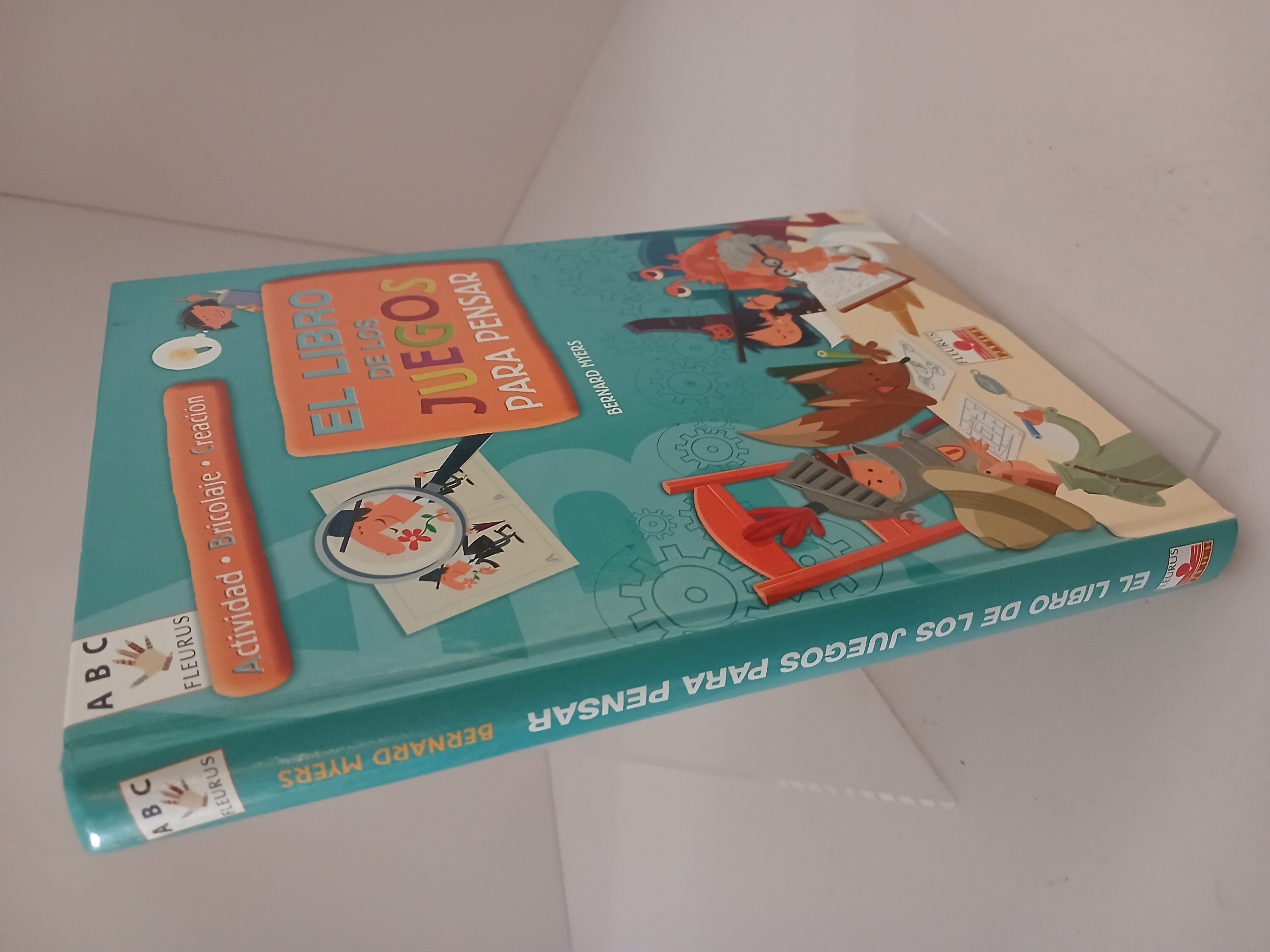 Portada de El libro de los juegos para pensar