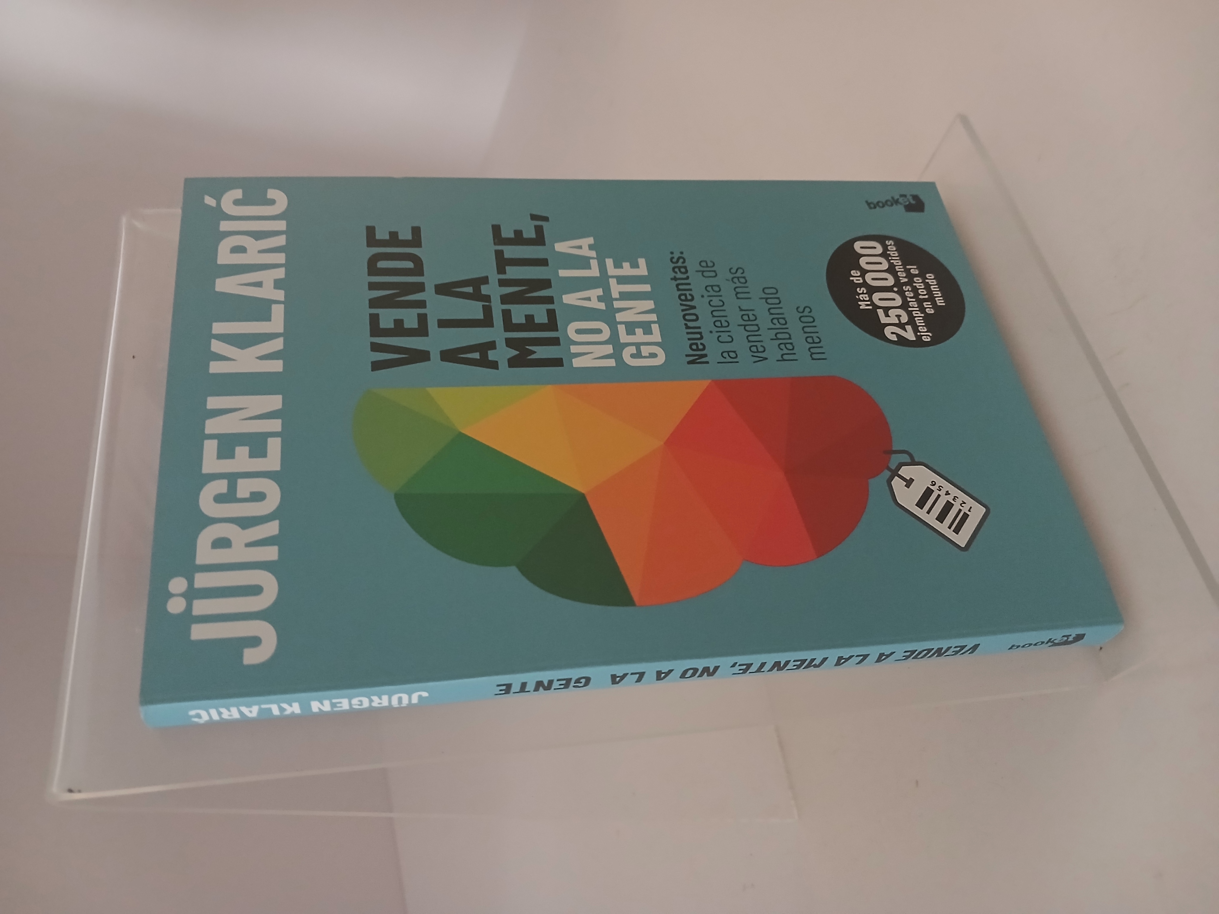Portada de Vende a la mente, no a la gente