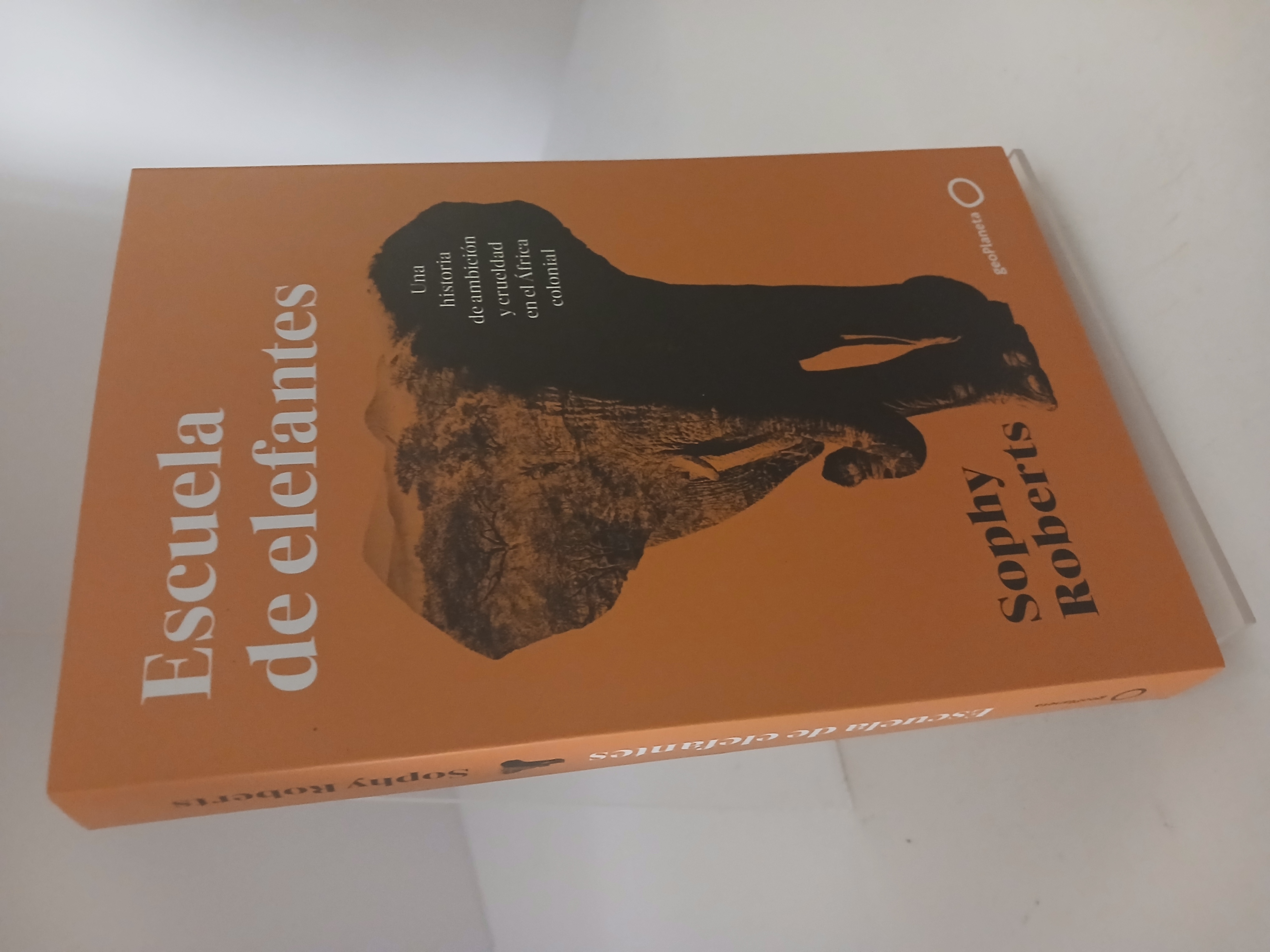 Escuela de elefantes: Una historia de ambición y crueldad en el África colonial (Varios)