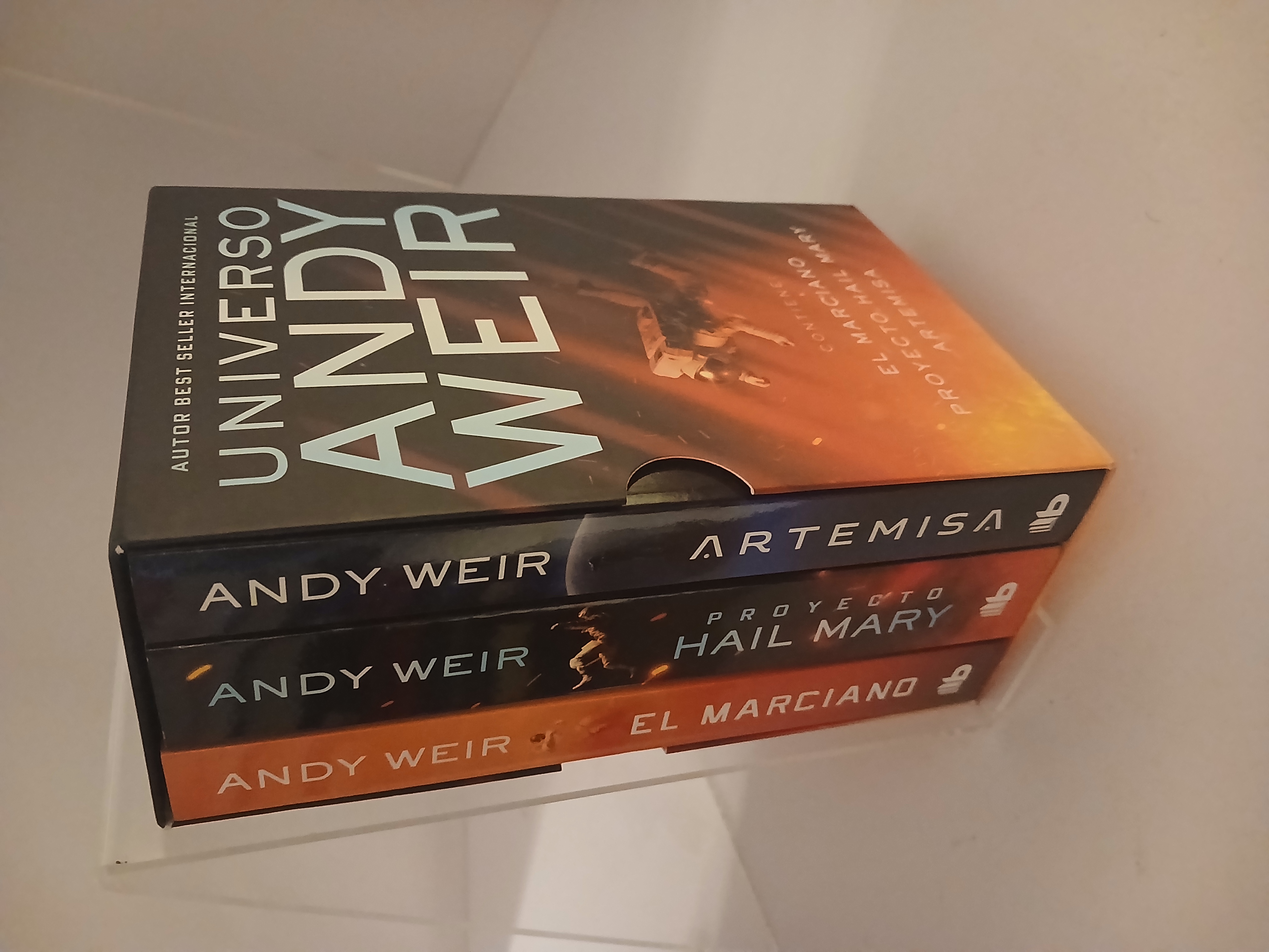 Portada de Universo Andy Weir (edición estuche con: El marciano | Proyecto Hail Mary | Artemisa)