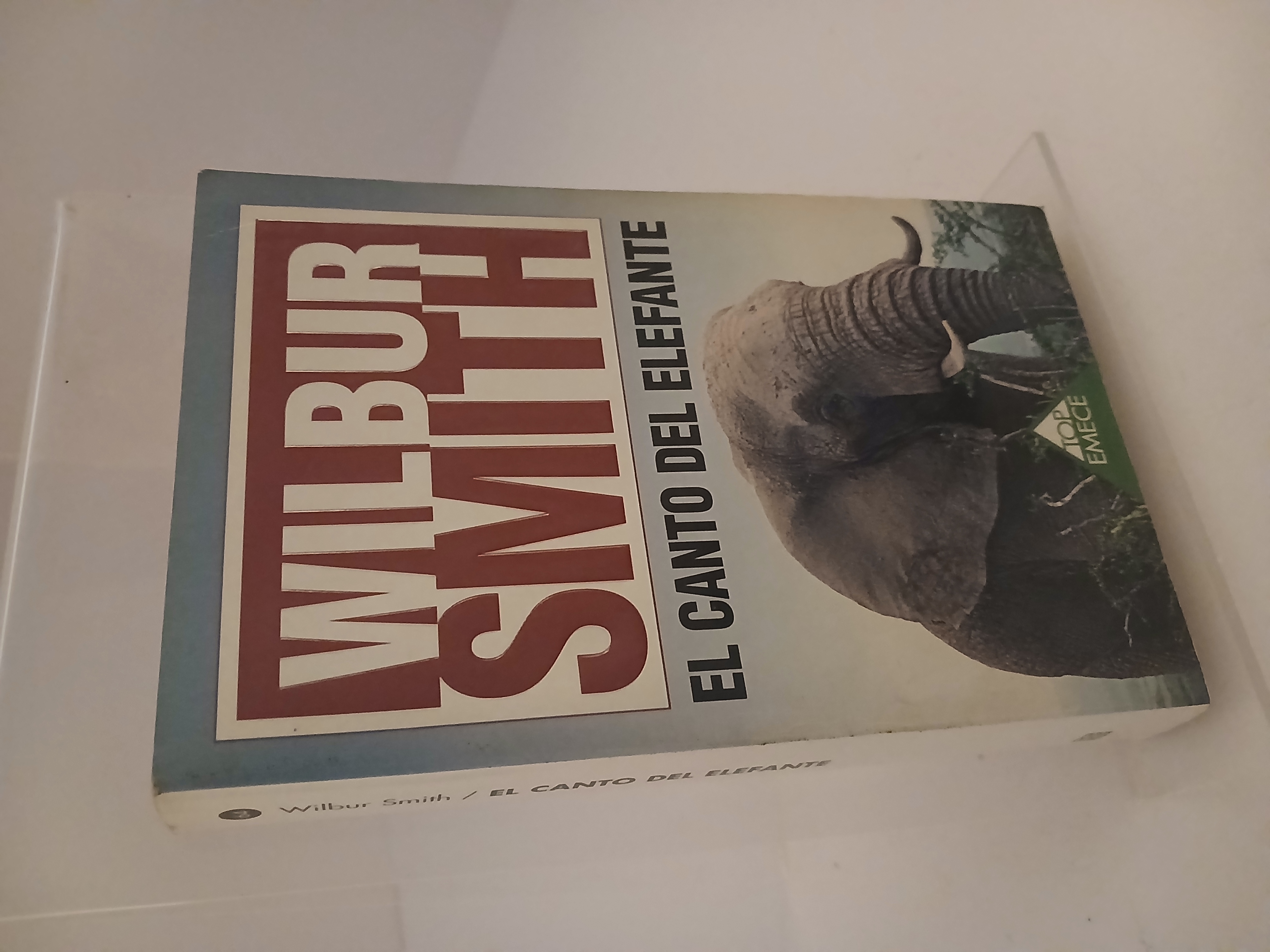Portada de El canto del elefante
