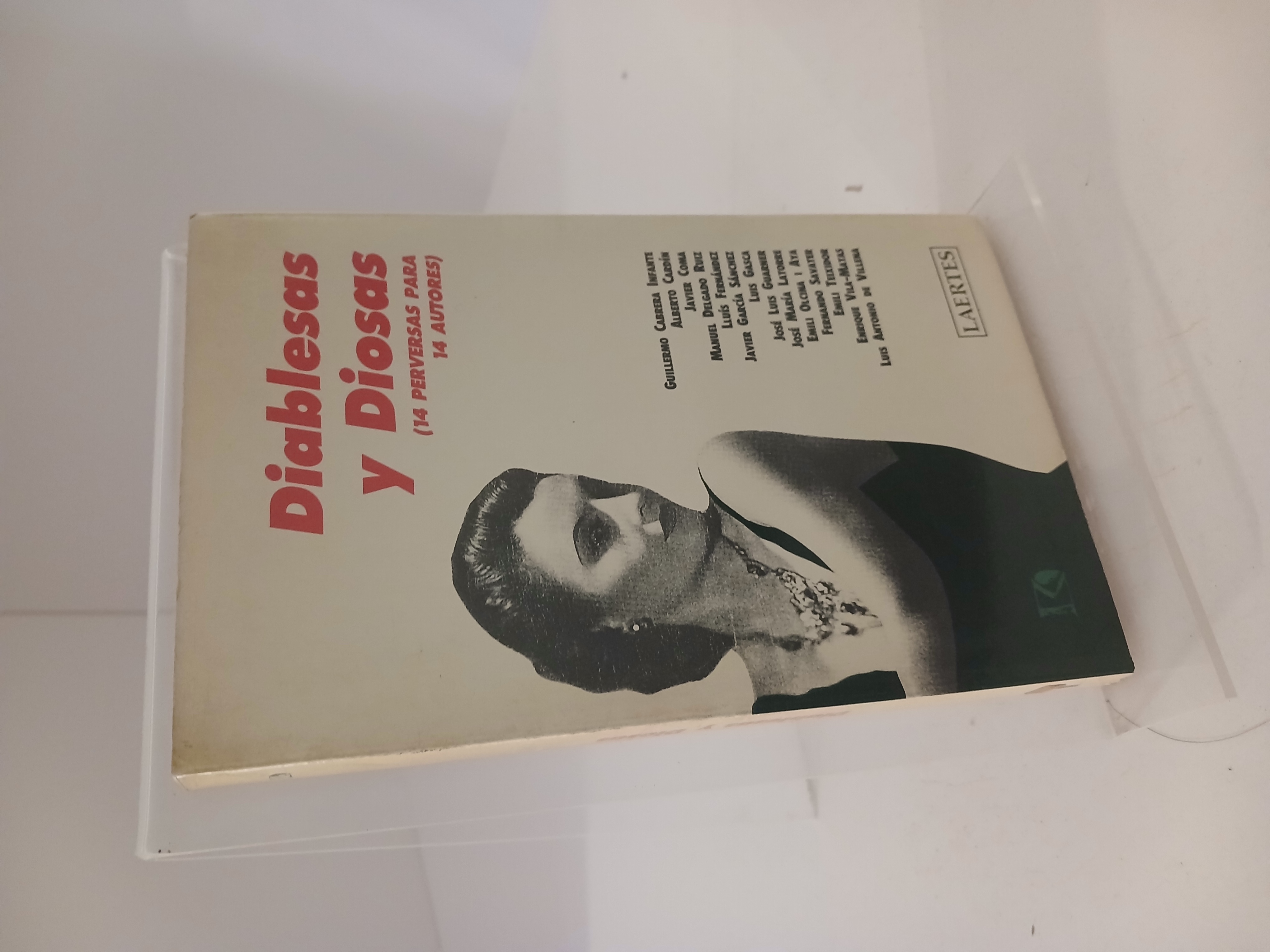 Portada de Diablesas y diosas: 14 perversas para 14 autores