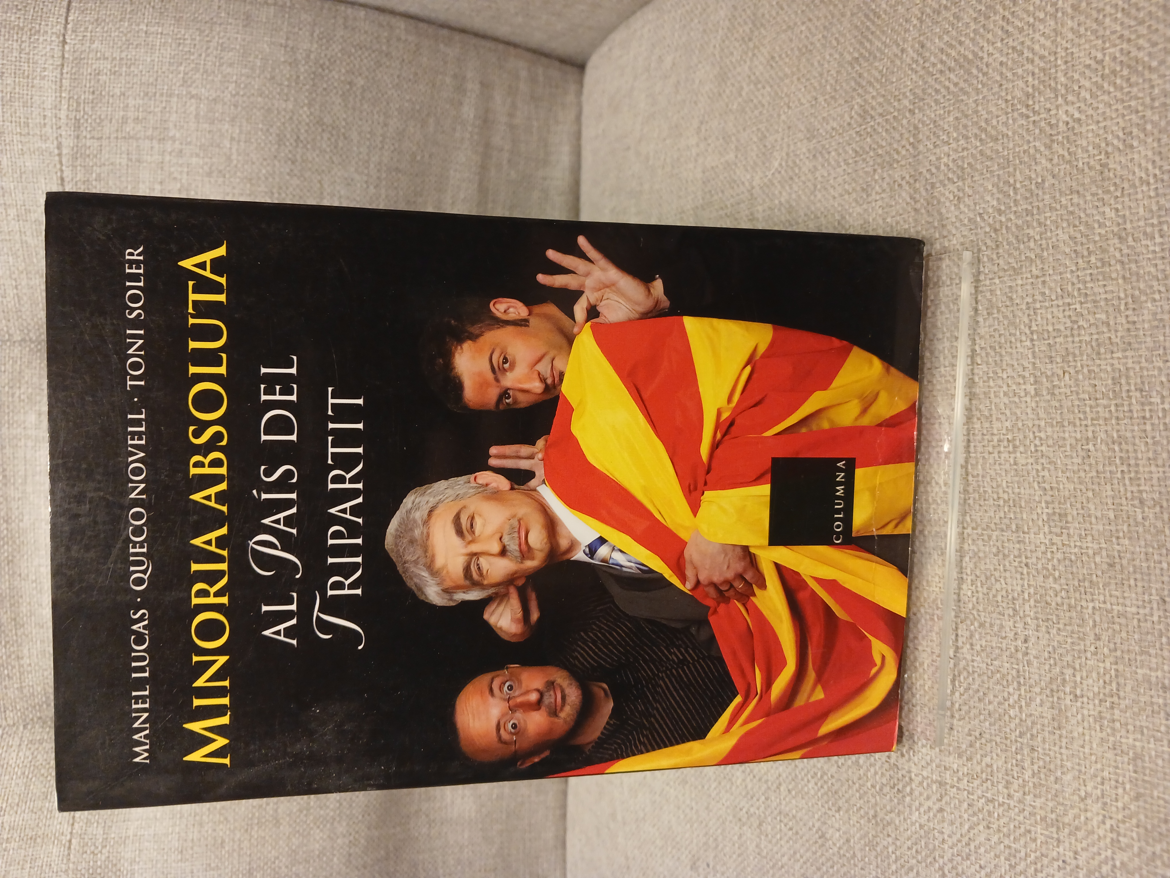 Portada de Minoria absoluta al país del tripartit