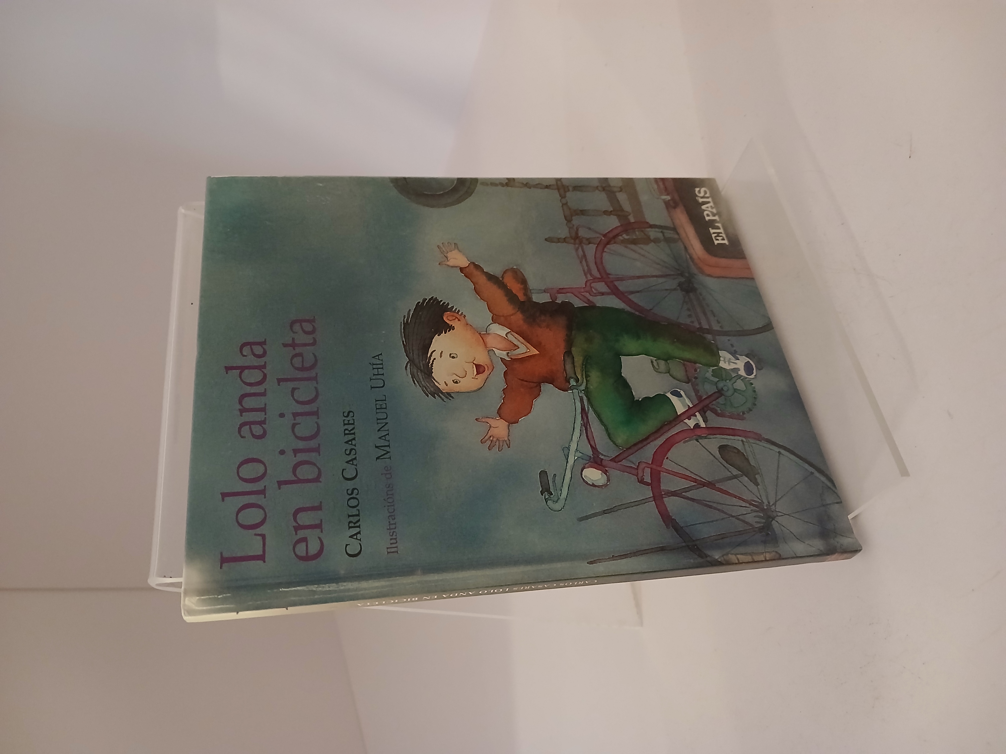 Portada de Lolo anda en bicicleta