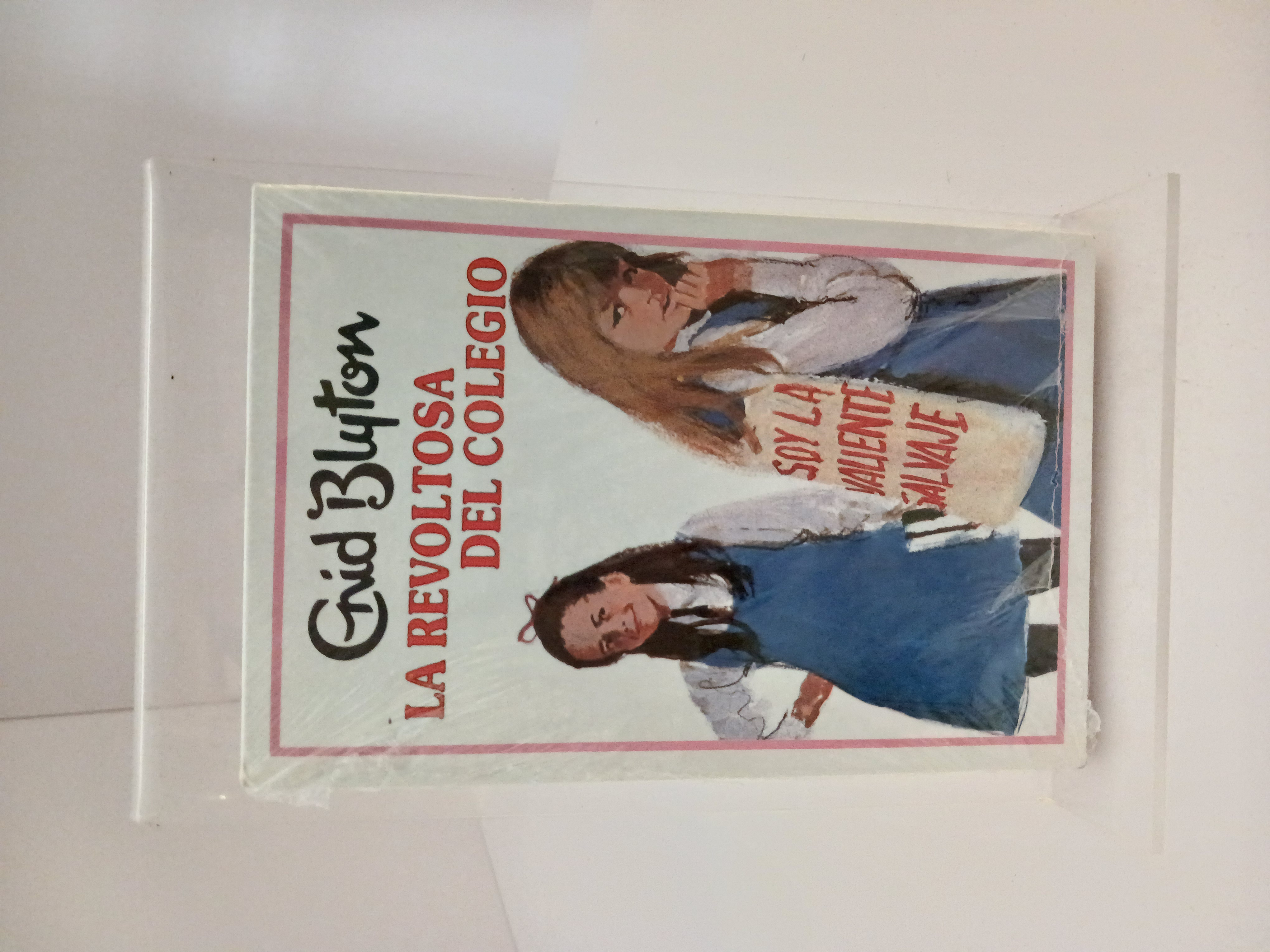 Portada de La revoltosa del colegio