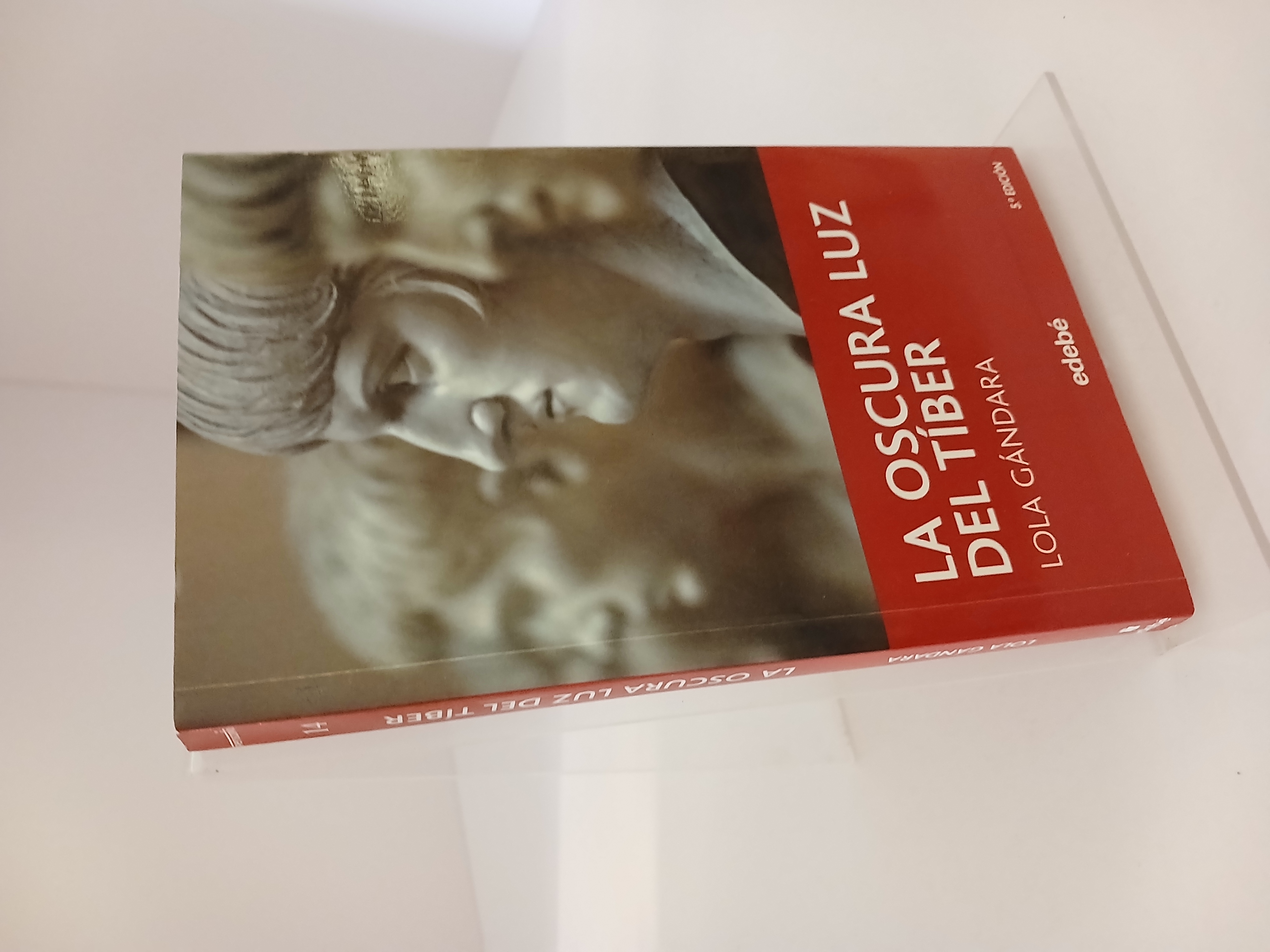 Portada de La oscura luz del Tíber