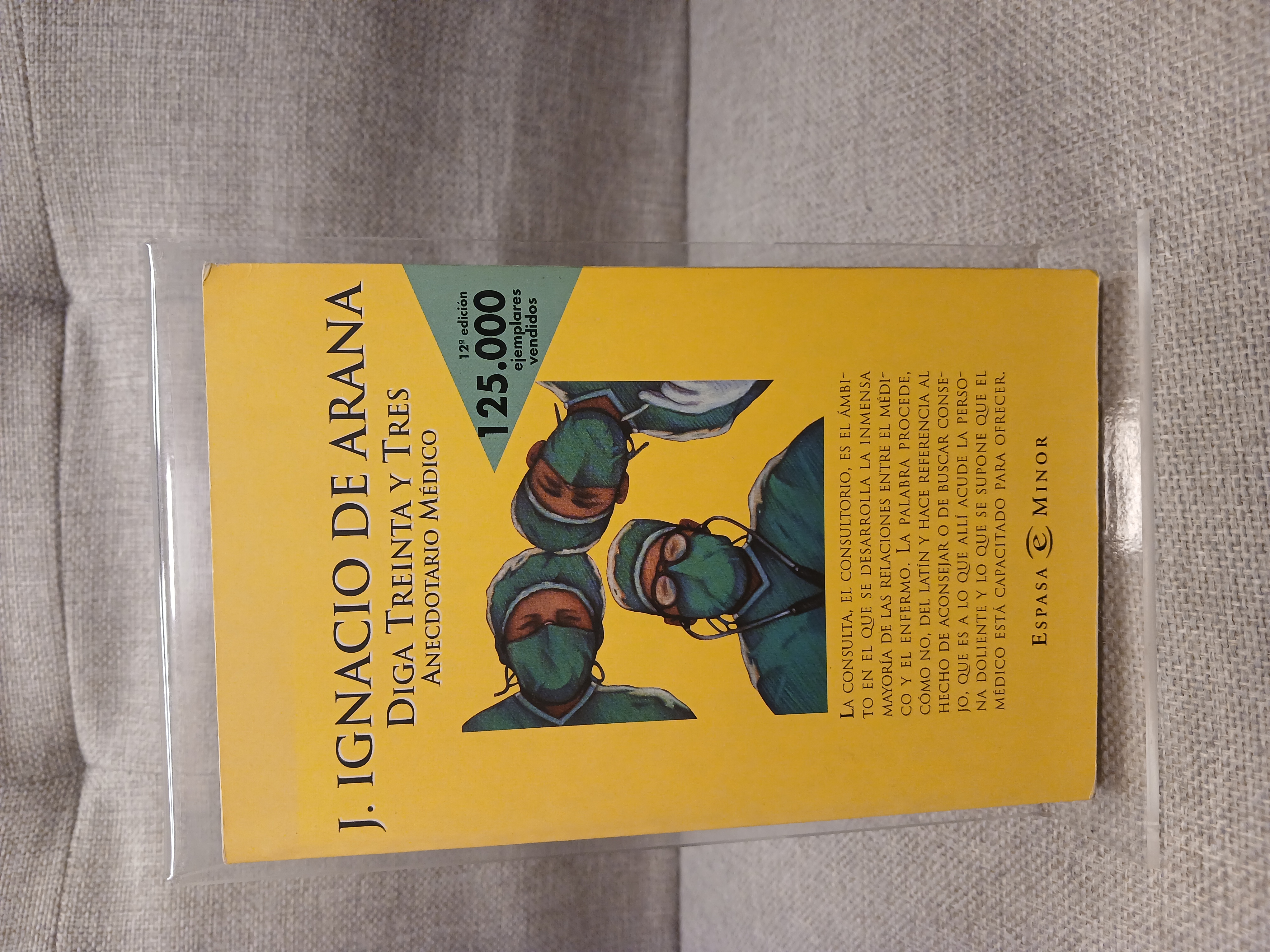 Portada de Diga treinta y tres anecdotario médico