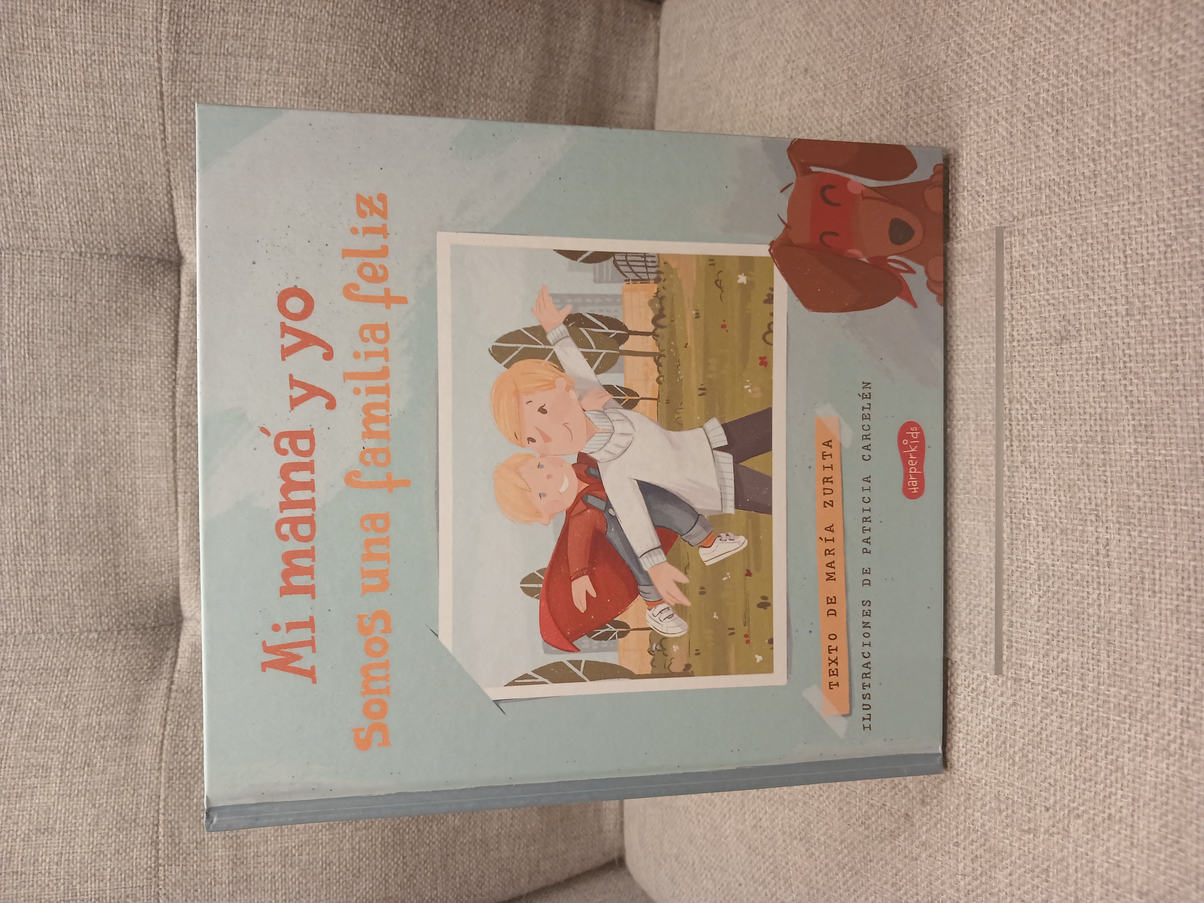 Portada de Mi mamá y yo somos una familia feliz