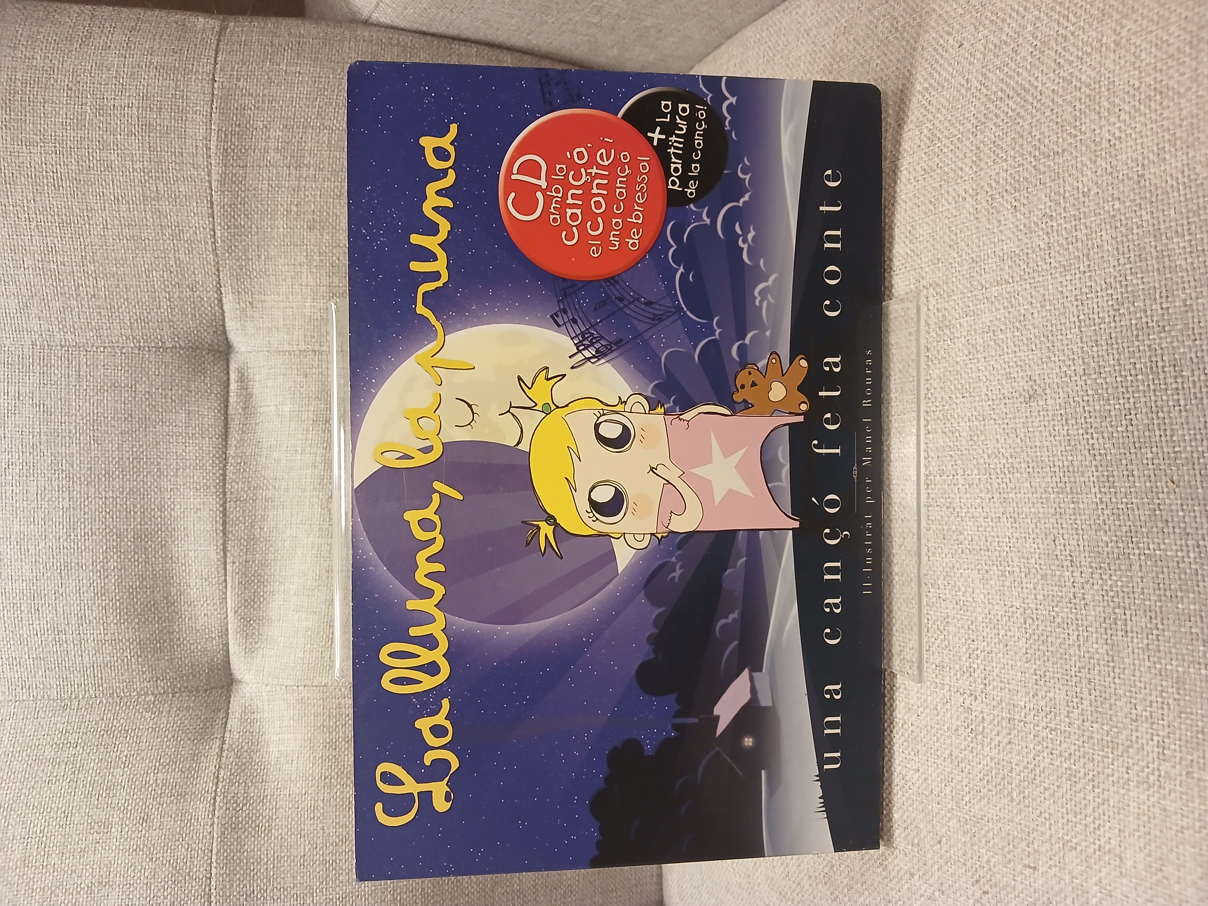 Portada de Una cançó feta conte vol 2: La lluna. La pruna Cd+Bk
