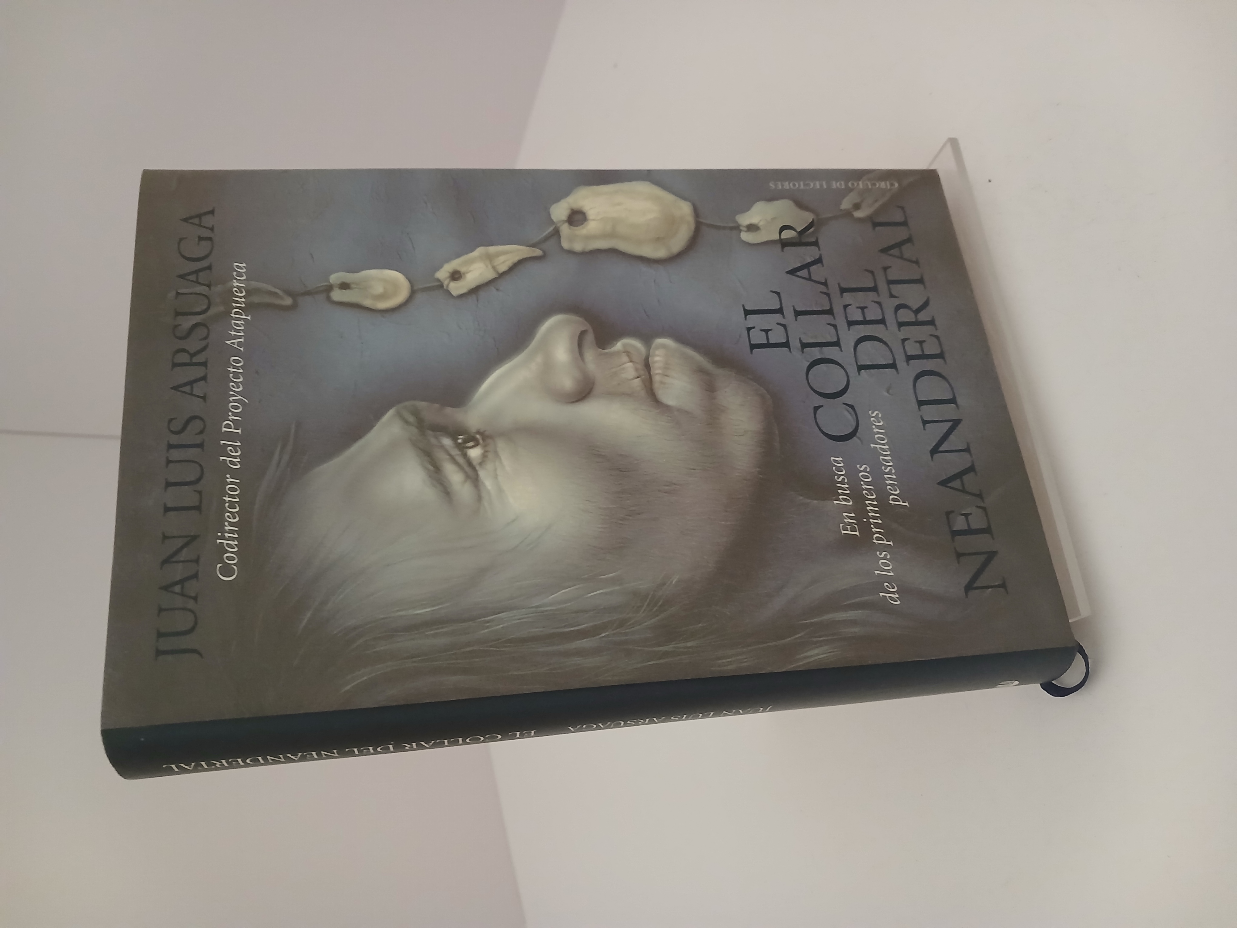 Portada de El Collar del neandertal en busca de los primeros pensadores