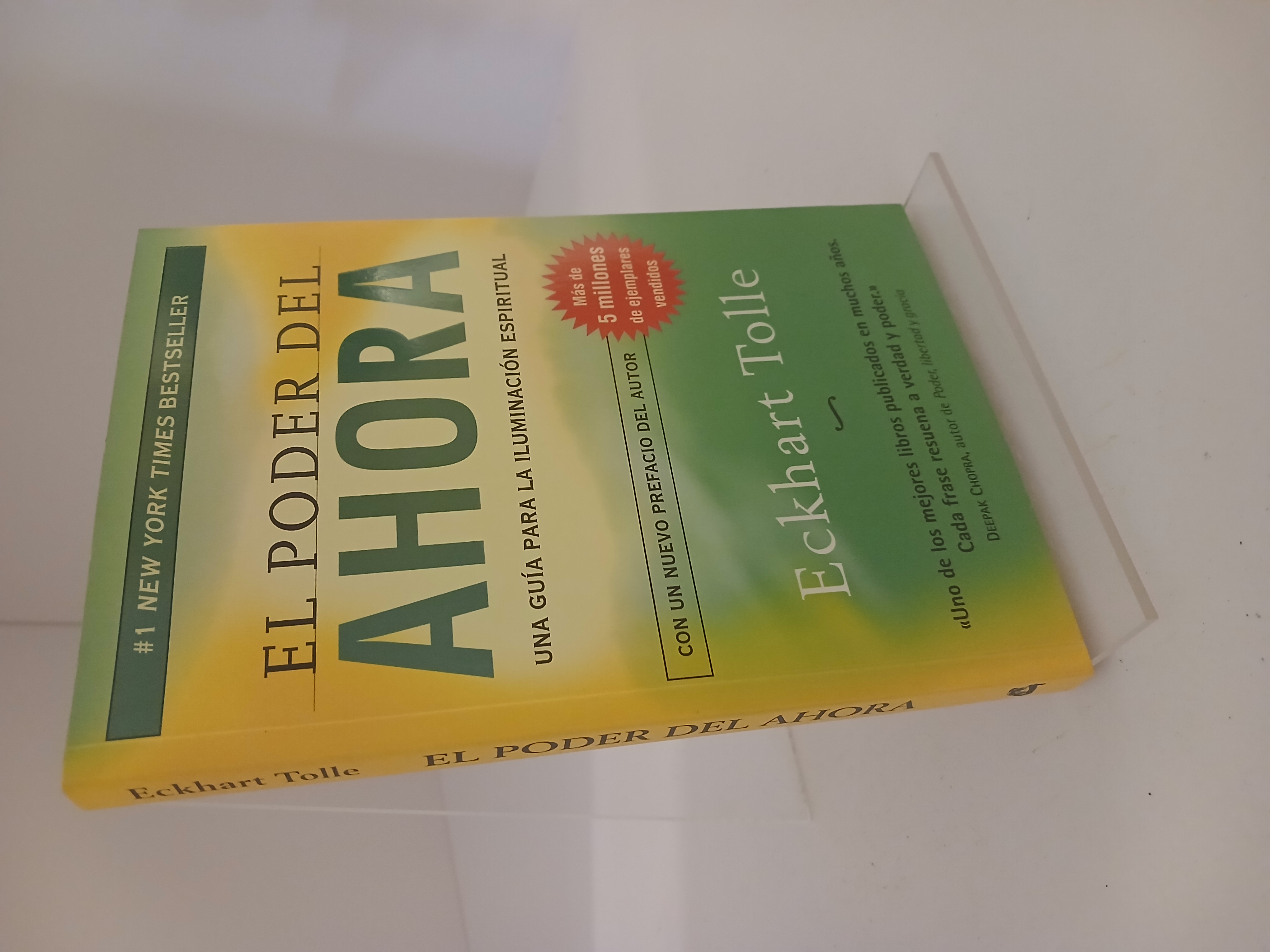 Portada de El poder del ahora una guía para la iluminación espiritual