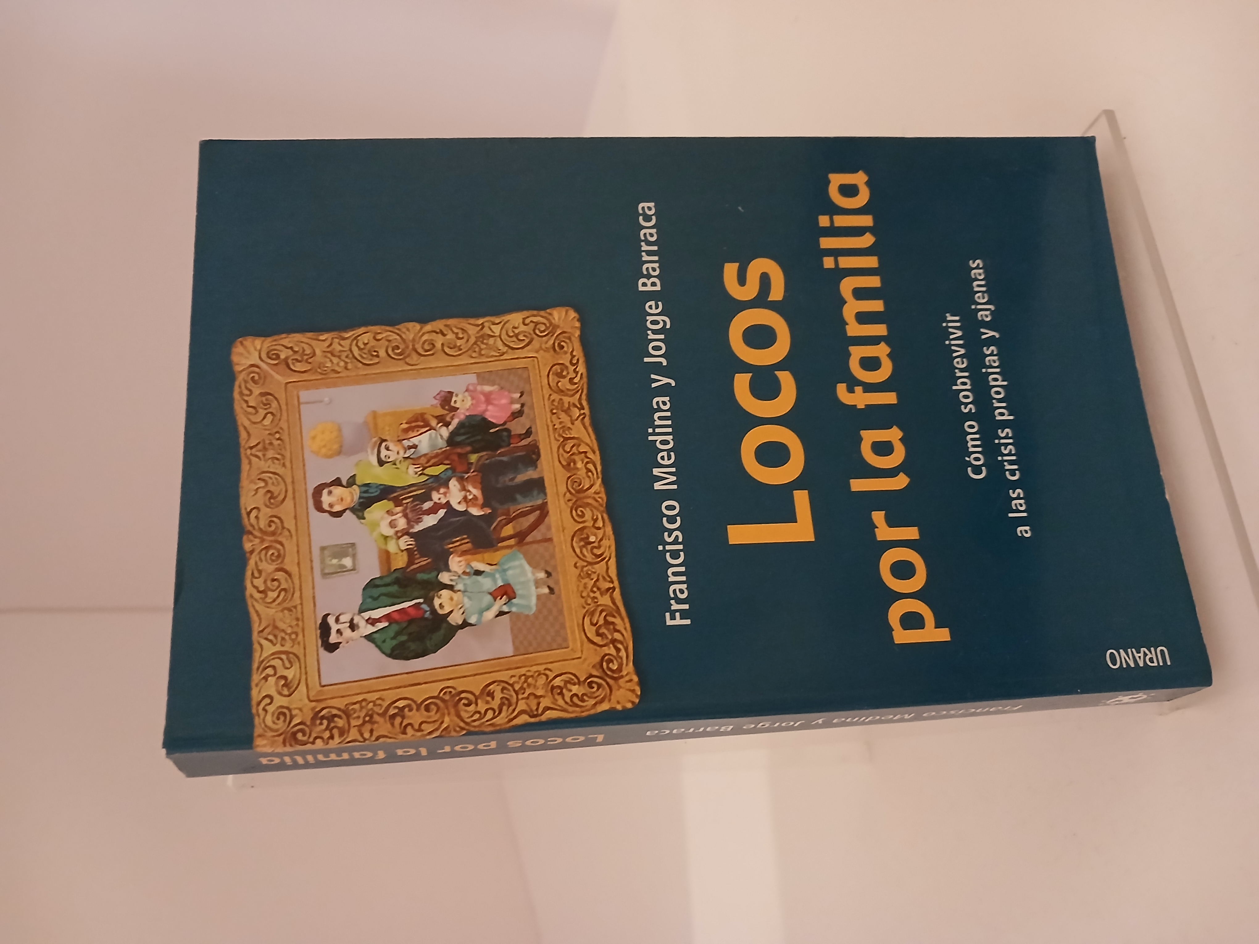 Portada de Locos por la familia: Cómo sobrevivir a las crisis propias y ajenas
