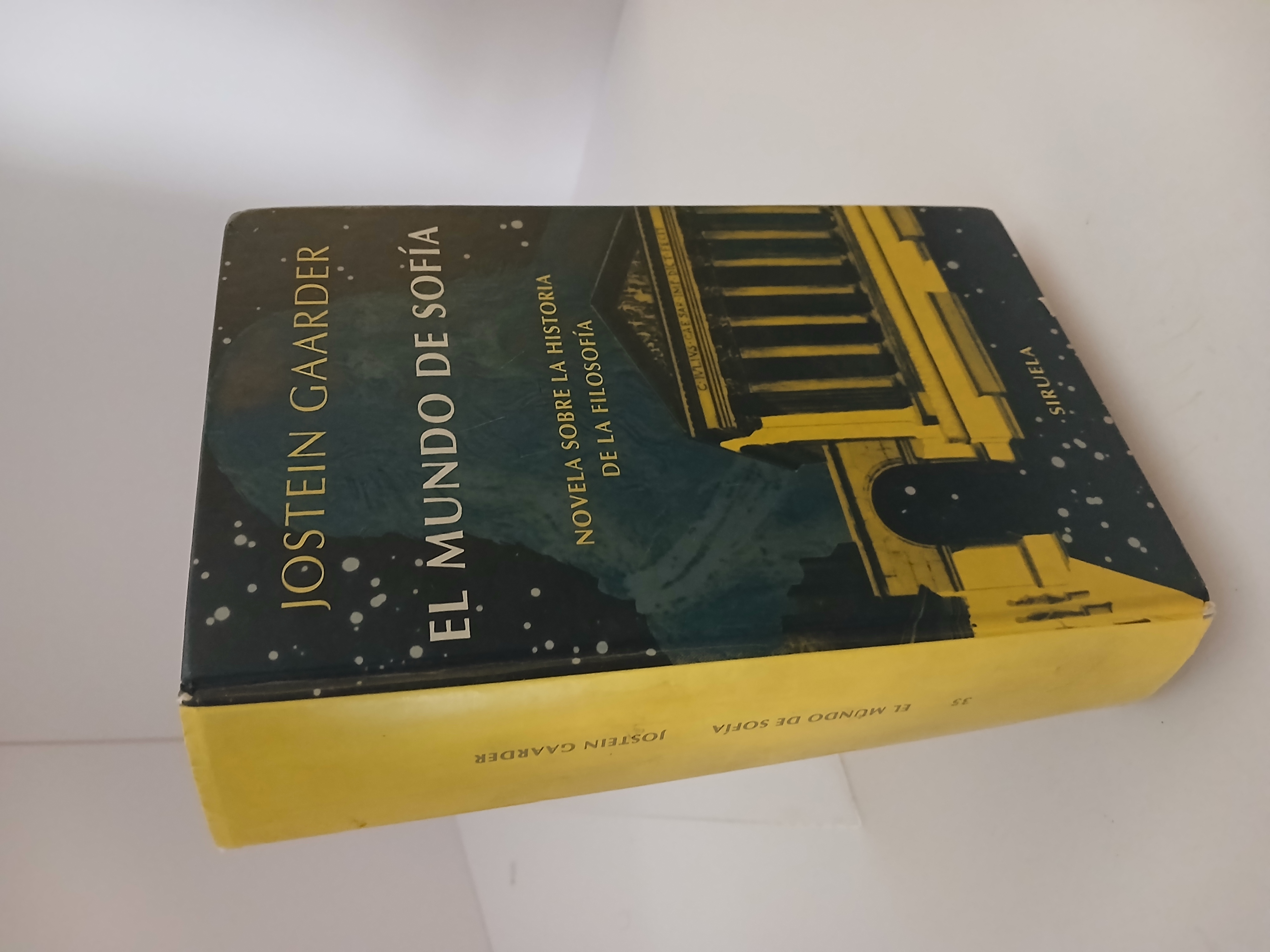 Portada de El mundo de Sofía novela sobre la historia de la filosofía