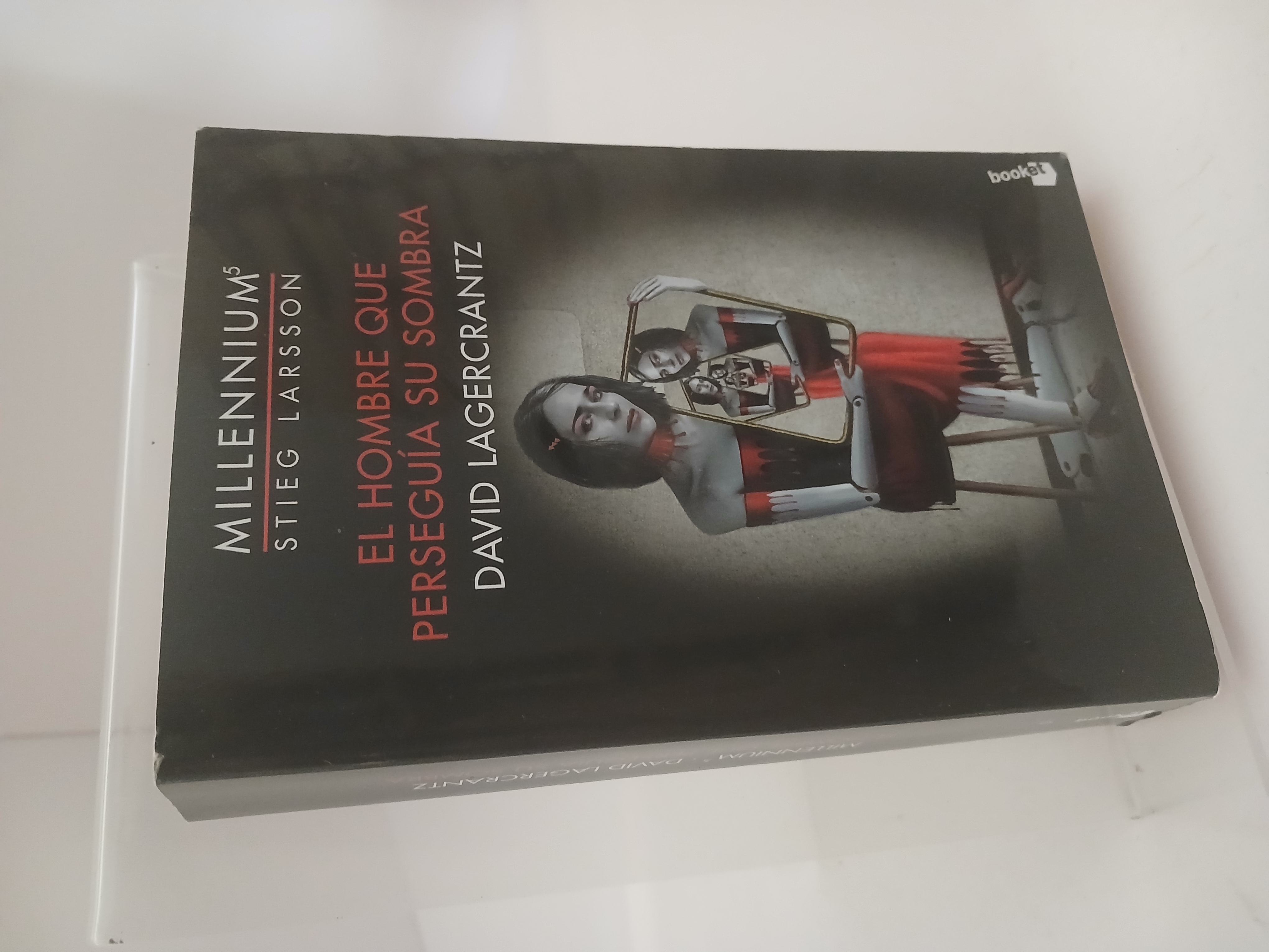 Portada de El hombre que perseguía su sombra