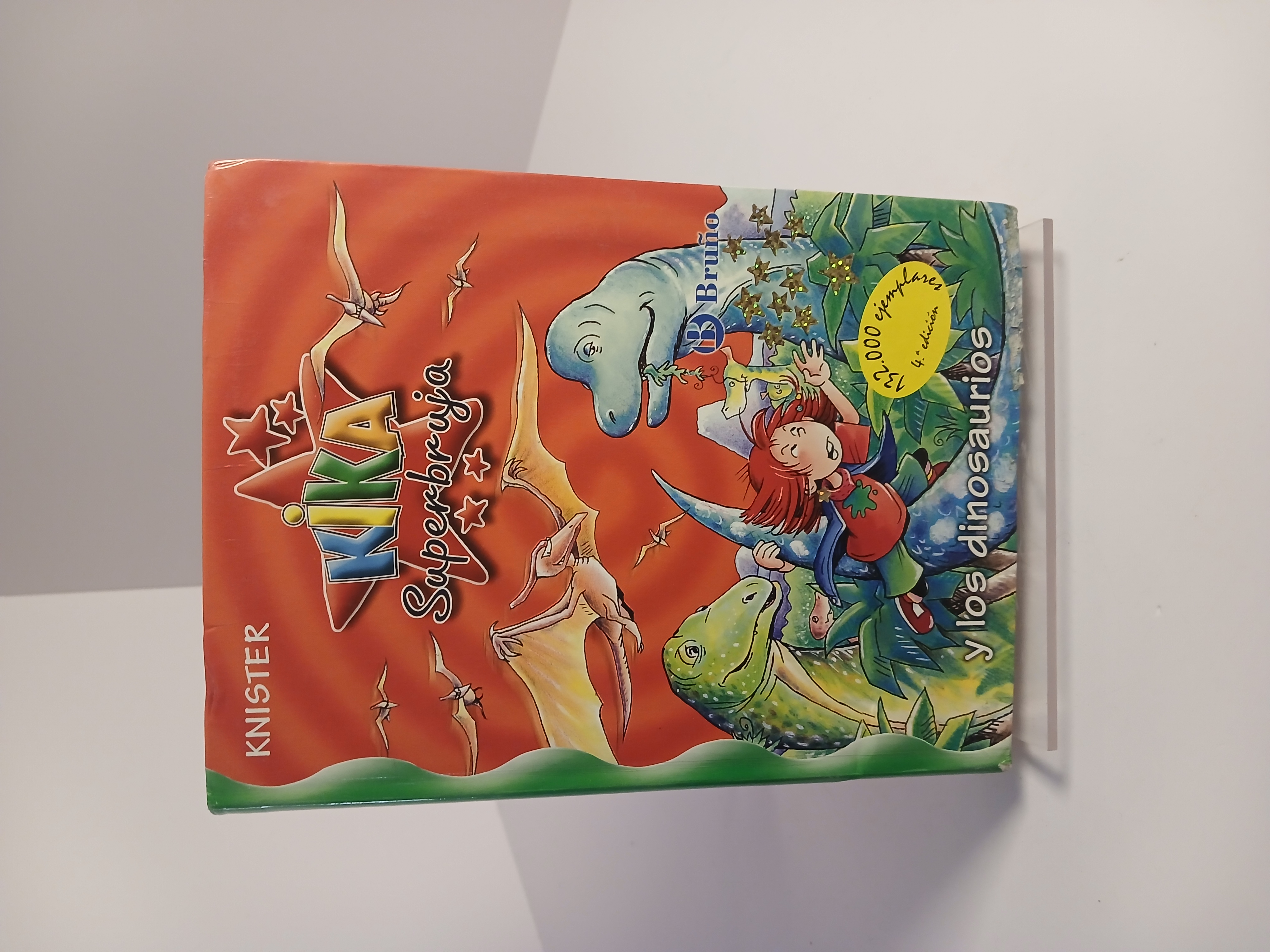 Portada de Kika Superbruja y los dinosaurios