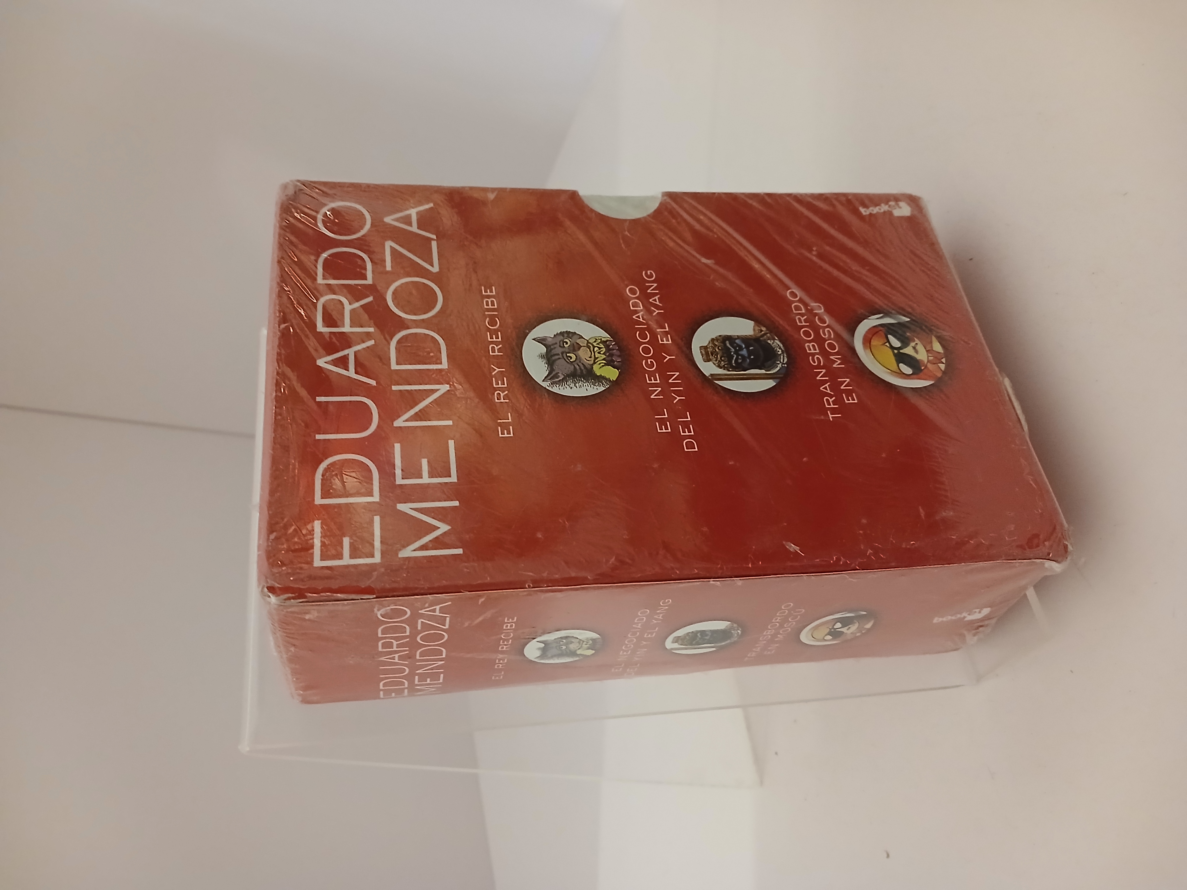 Portada de Estuche Eduardo Mendoza