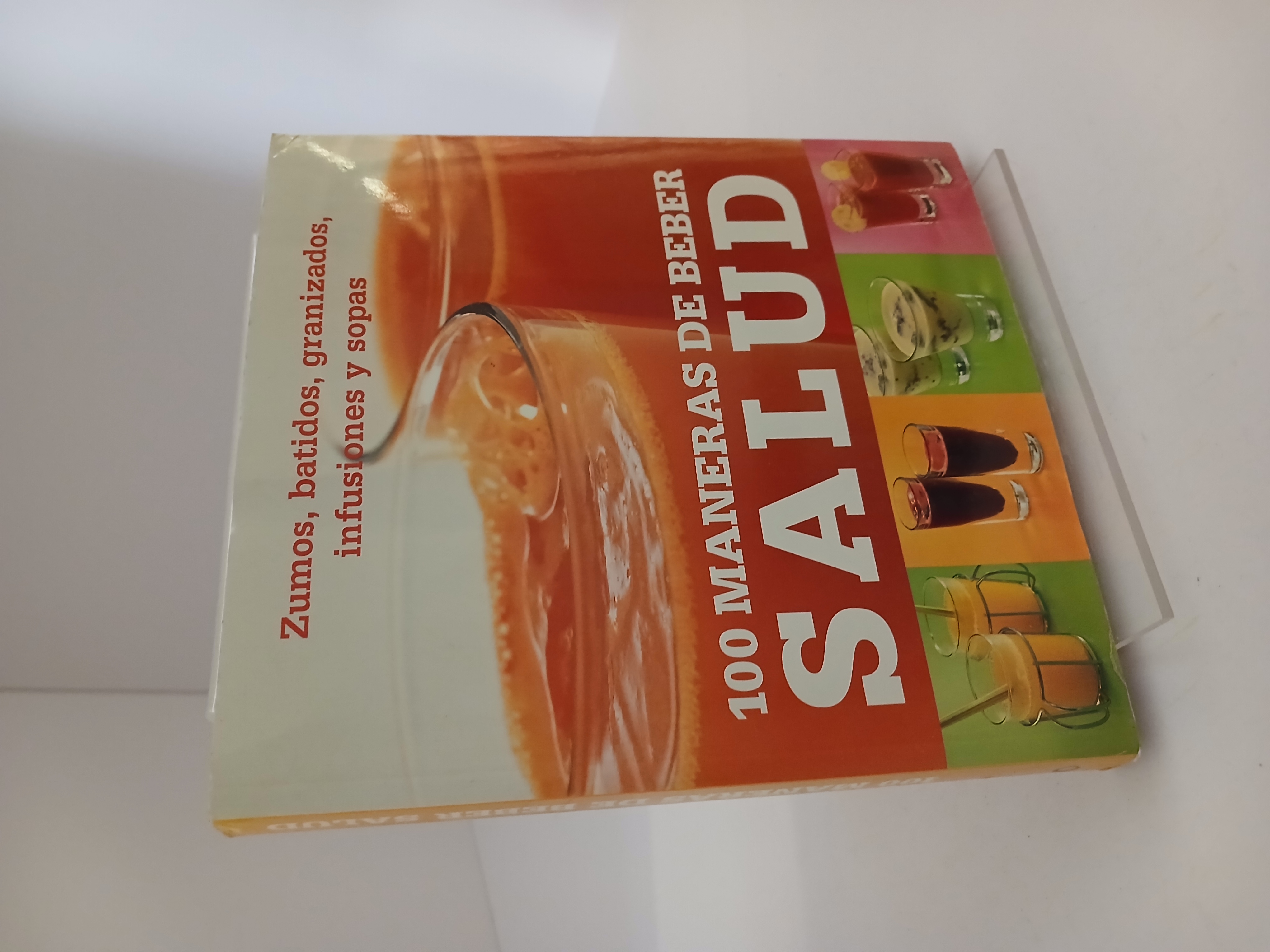 Portada de 100 maneras de beber salud zumos, batidos, granizados, infusiones y sopas