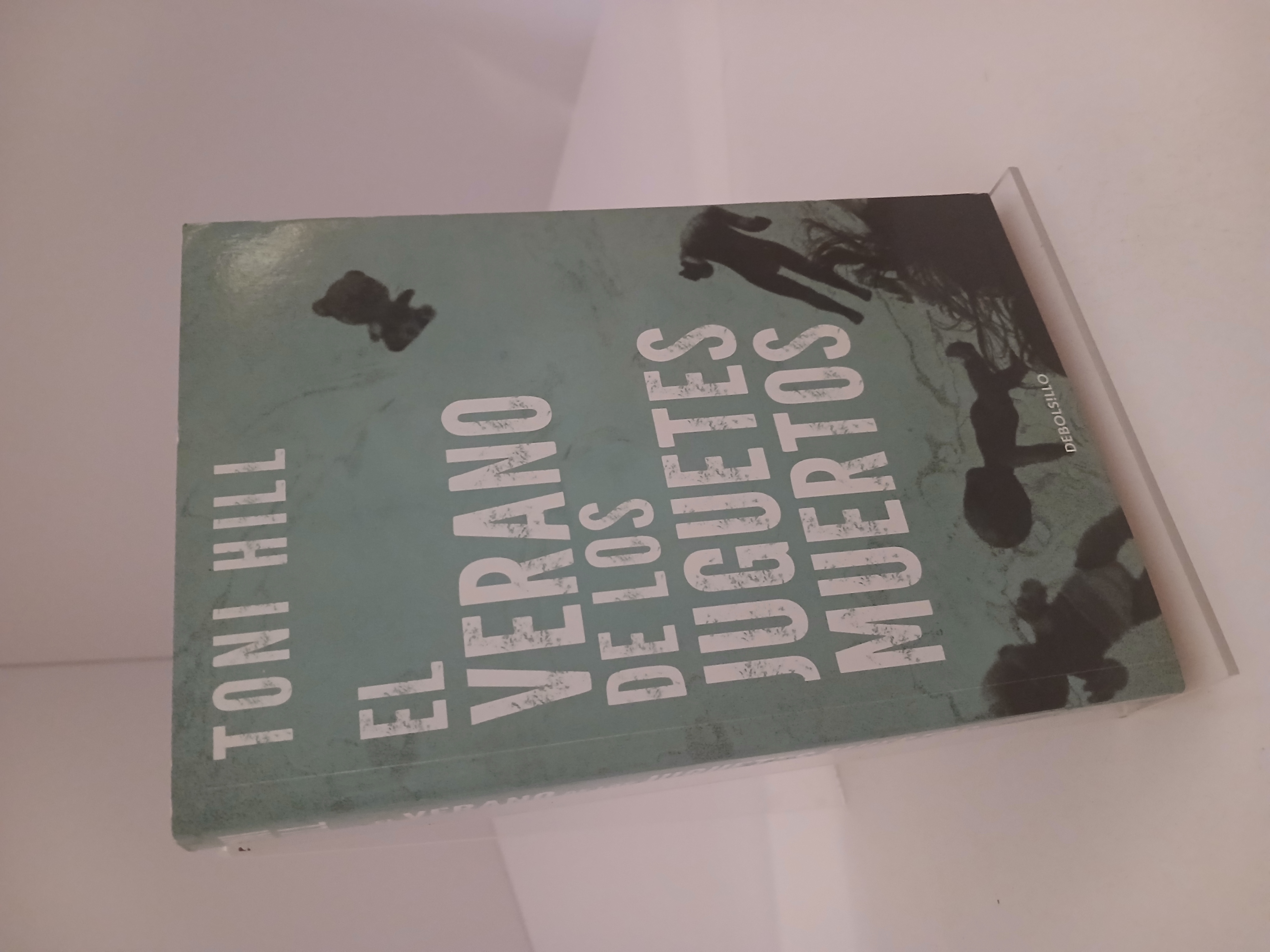 Portada de El verano de los juguetes muertos