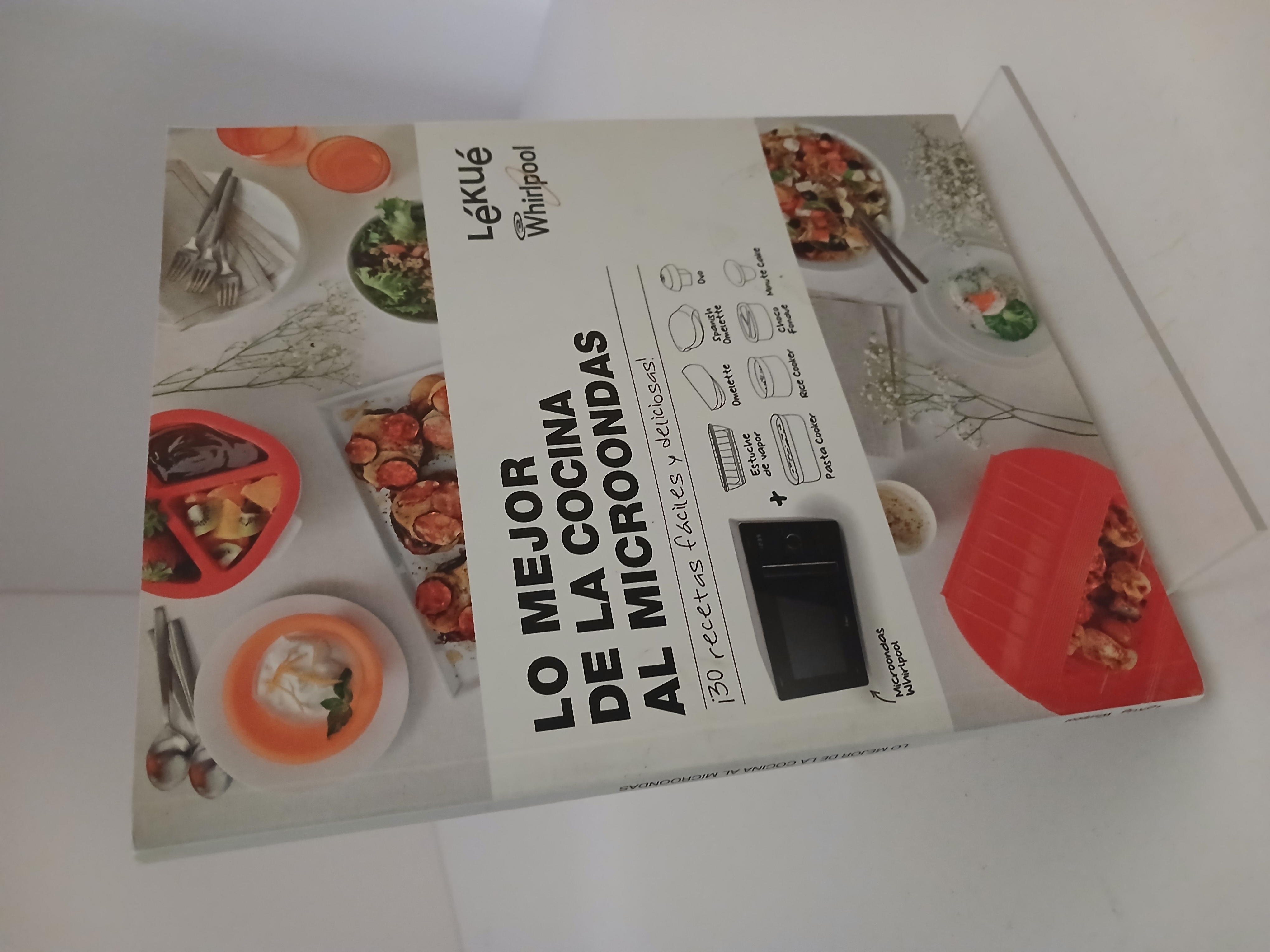 Portada de Lo mejor de la cocina al microondas ¡30 recetas fáciles y deliciosas!