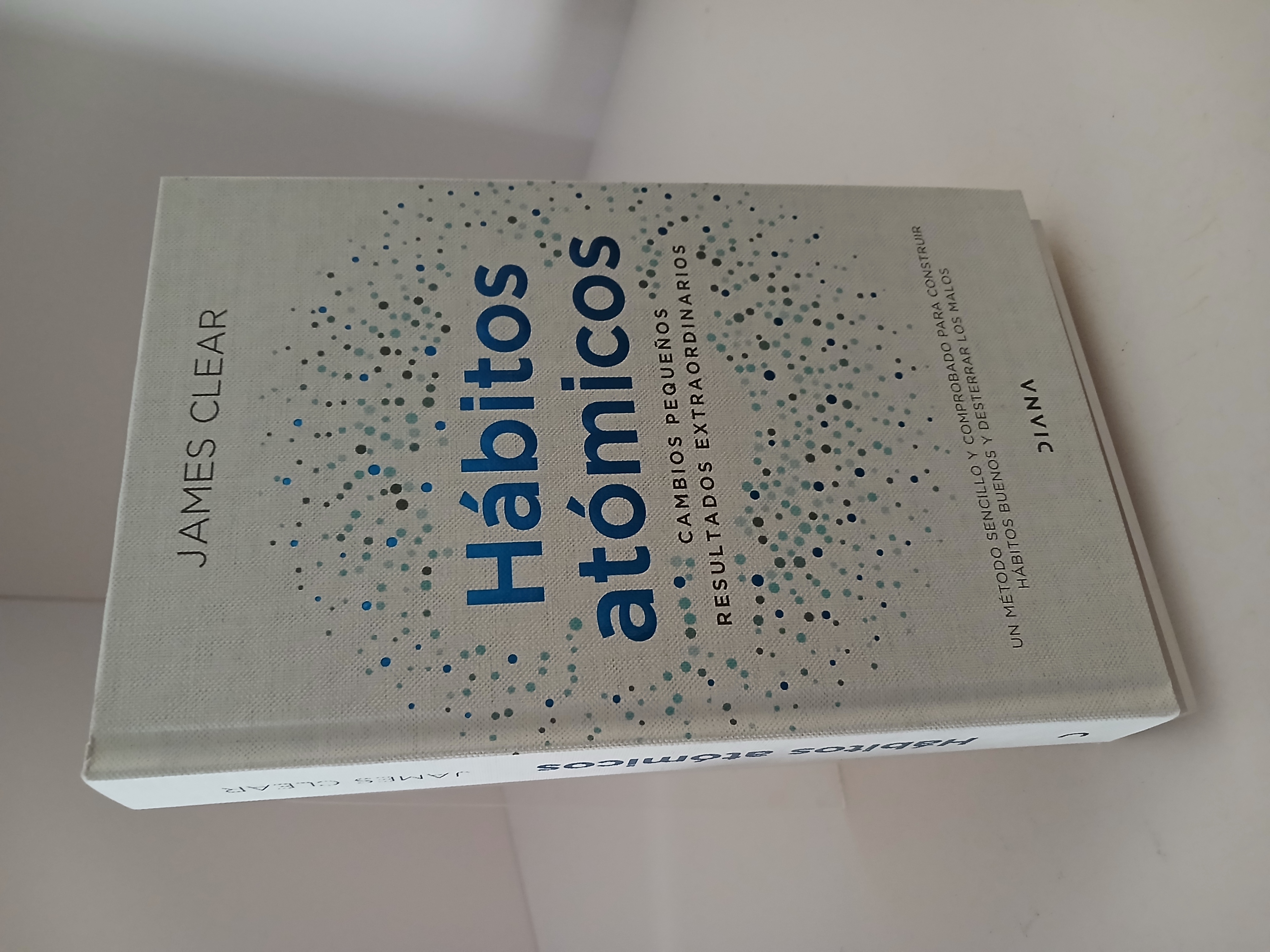 Portada de Hab́itos atoḿicos cambios pequeños, resultados extraordinarios
