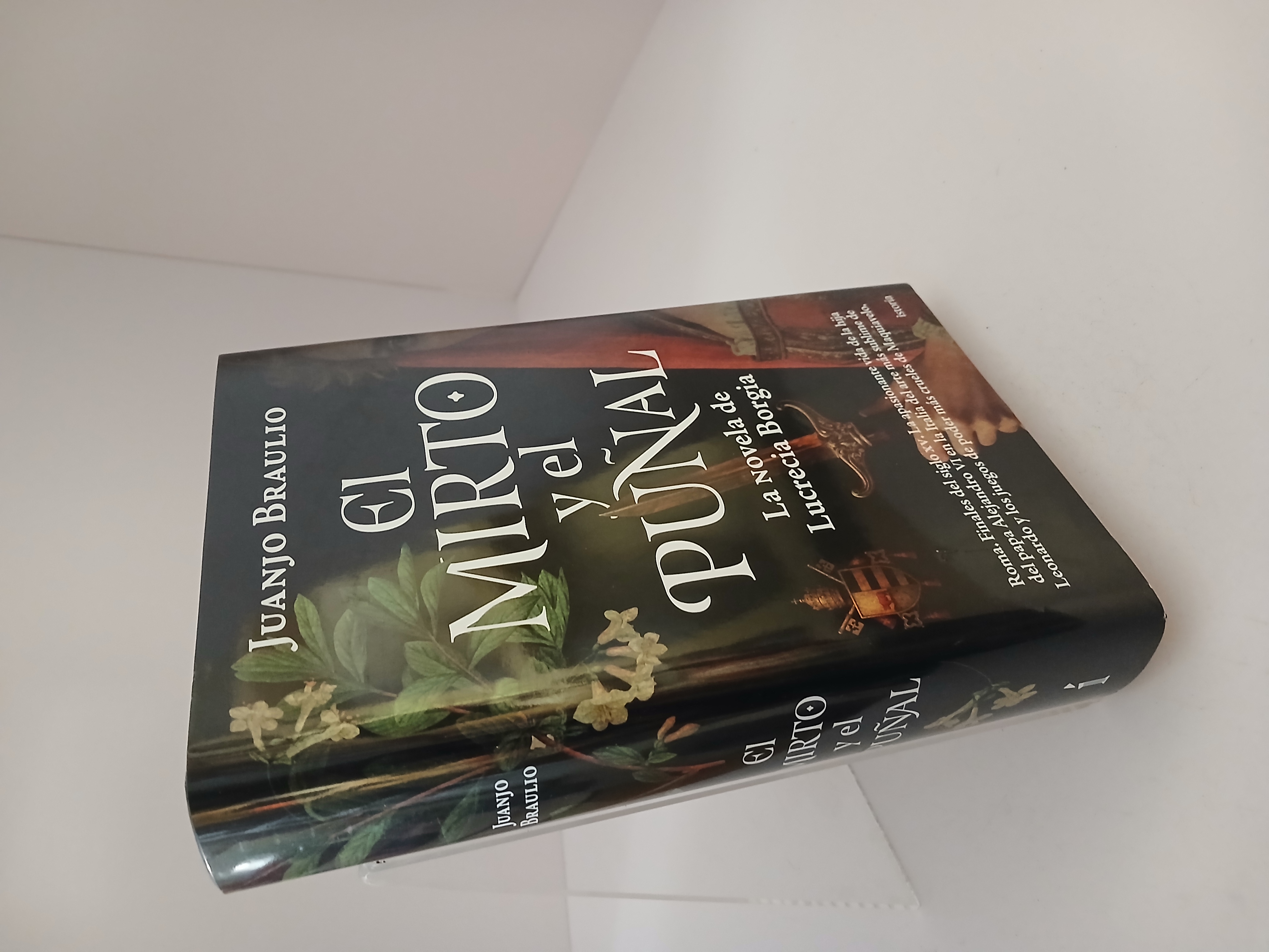 Portada de El mirto y el puñal: La novela de Lucrecia Borgia