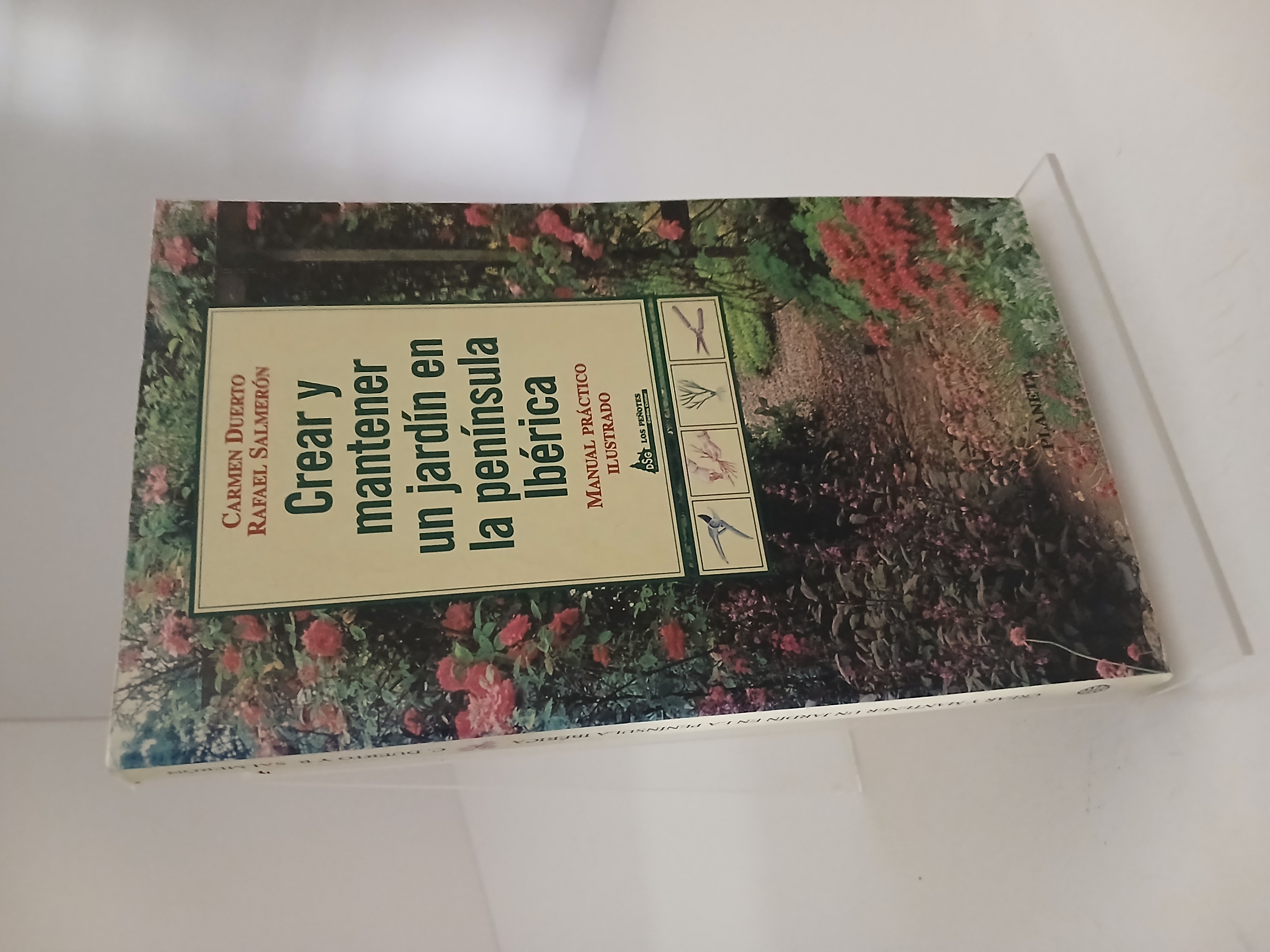 Portada de Crear y mantener un jardín en la península Ibérica